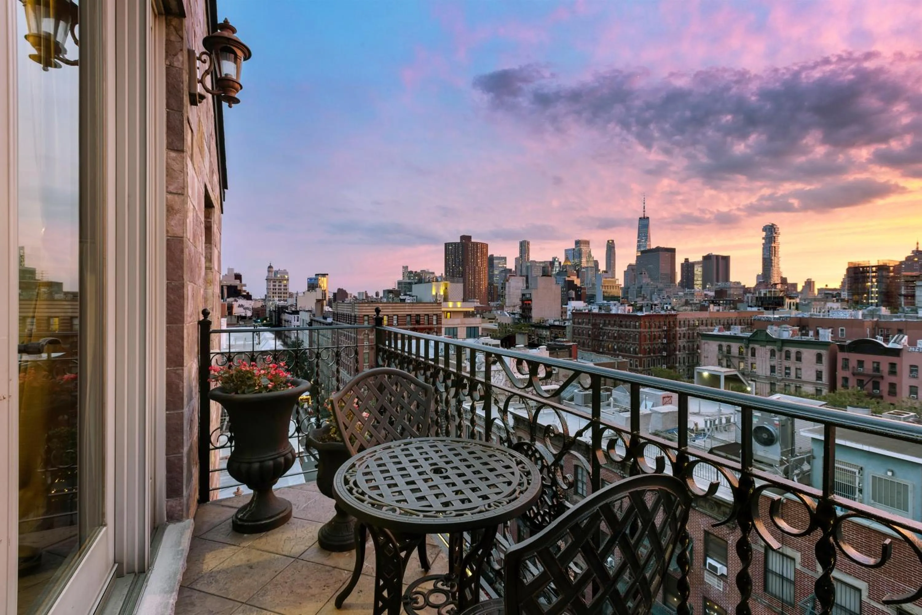 The Historic Blue Moon Hotel - NYC