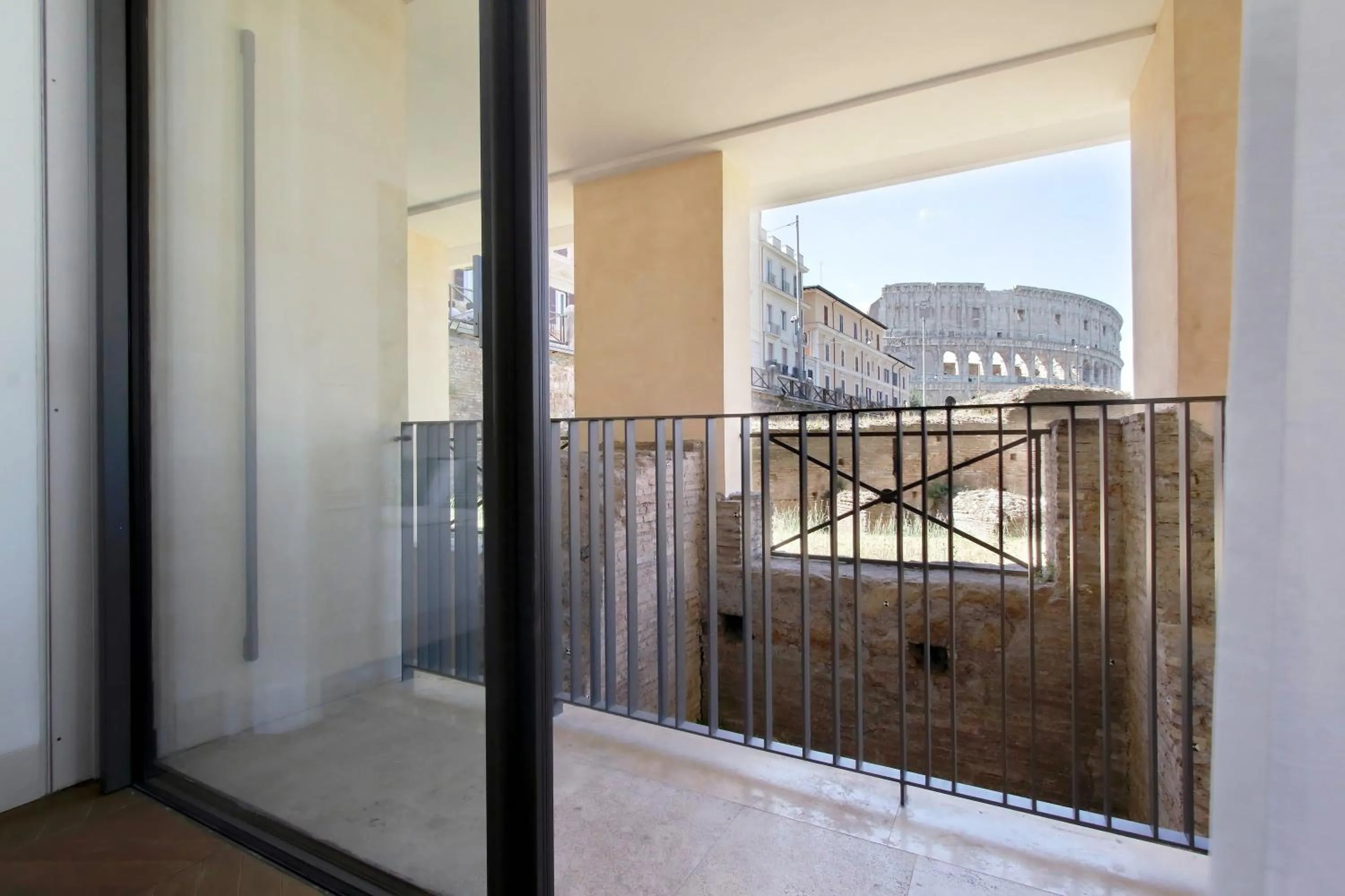 Balcony/Terrace in Luxury Domus Apartment 1