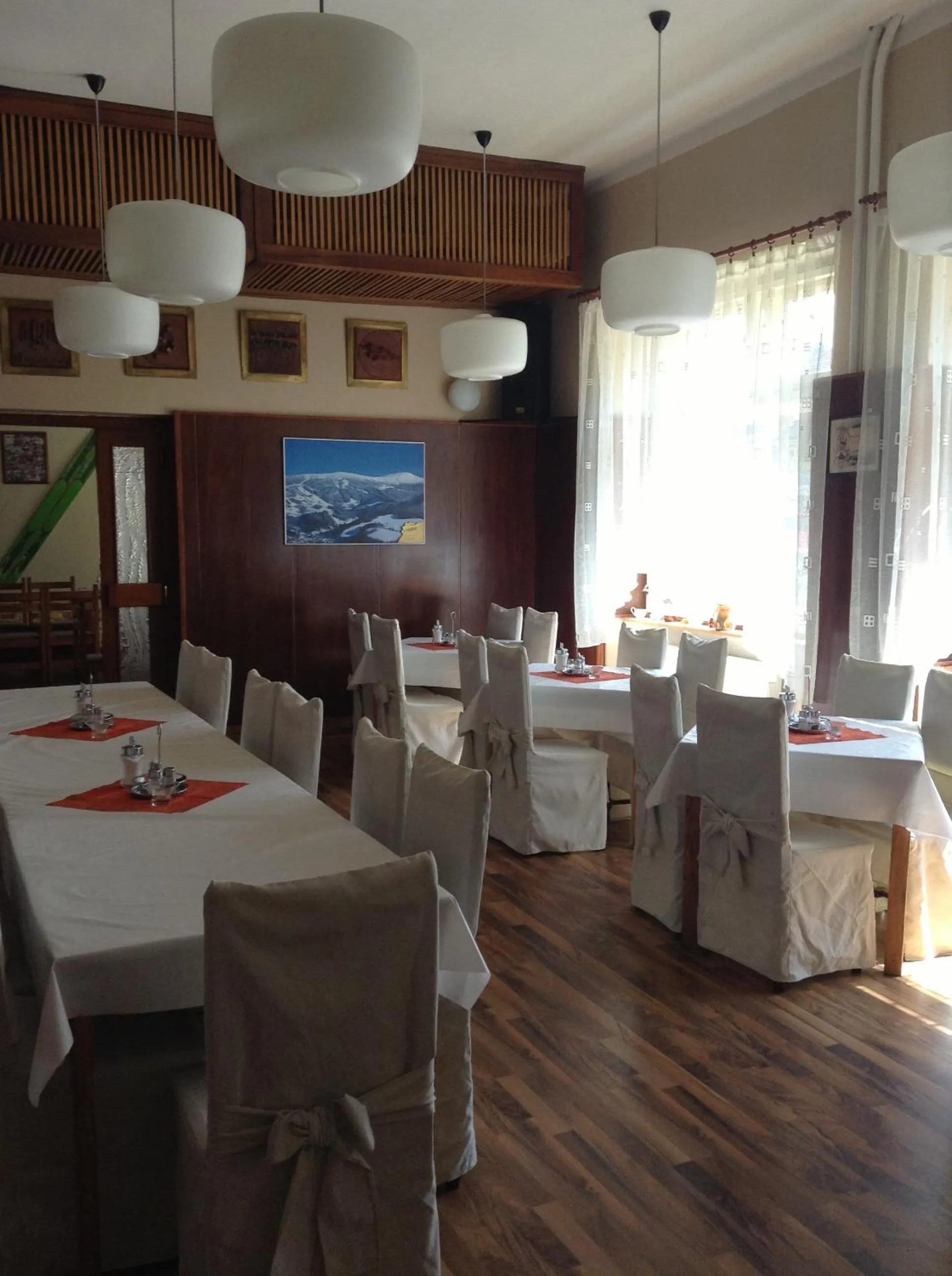Restaurant/places to eat in Hotel Krakonos