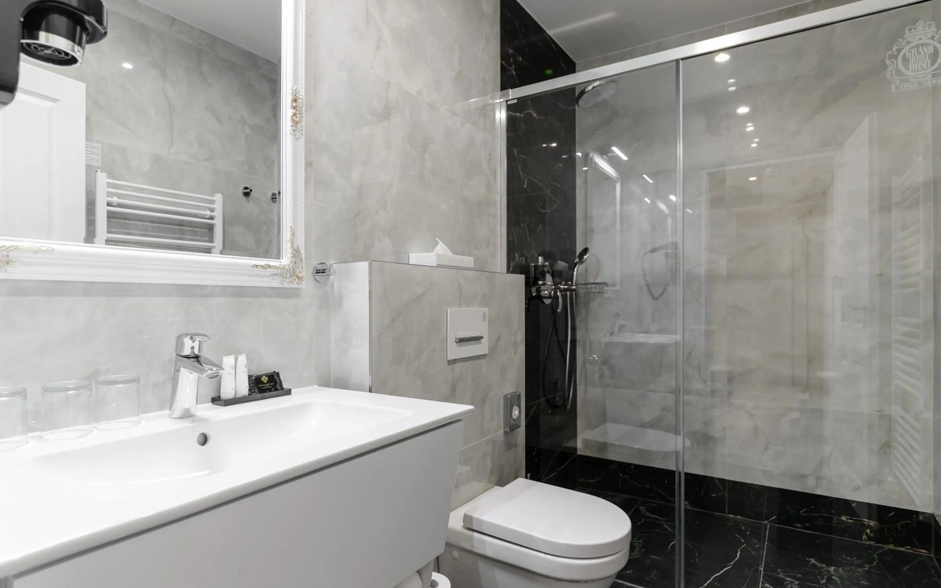 Shower in Grandhotel Brno