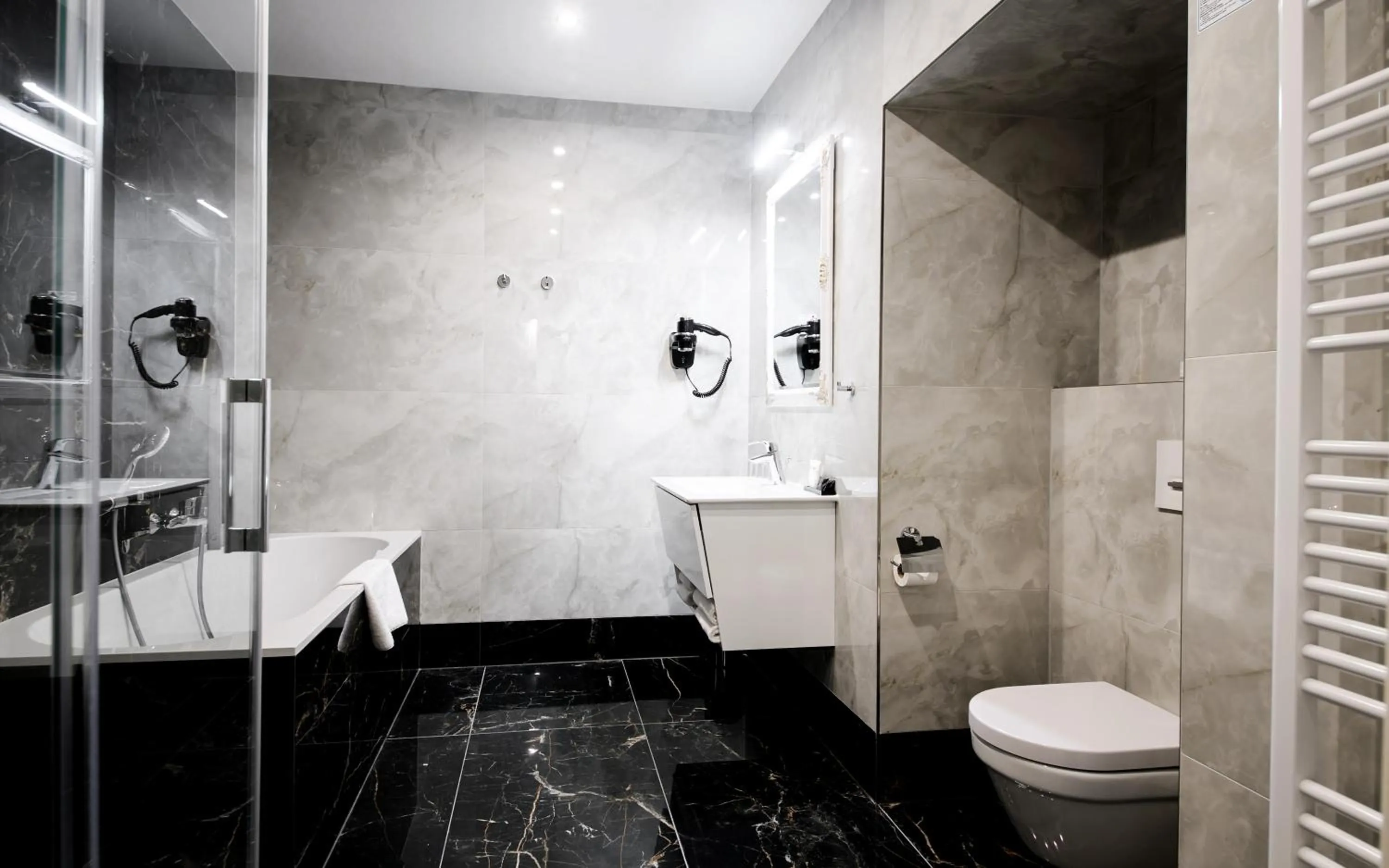 Bath in Grandhotel Brno