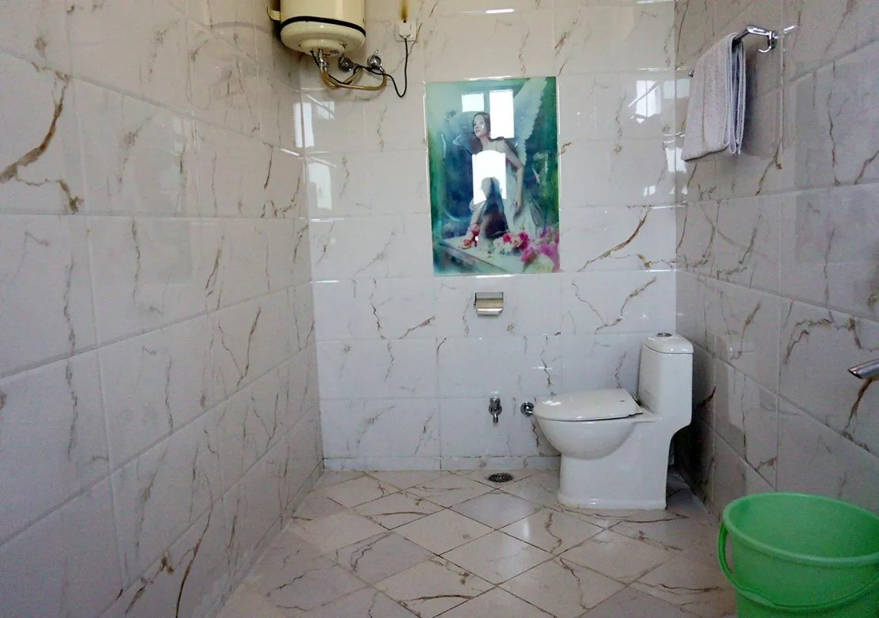 Bathroom in Hotel Sanawar View