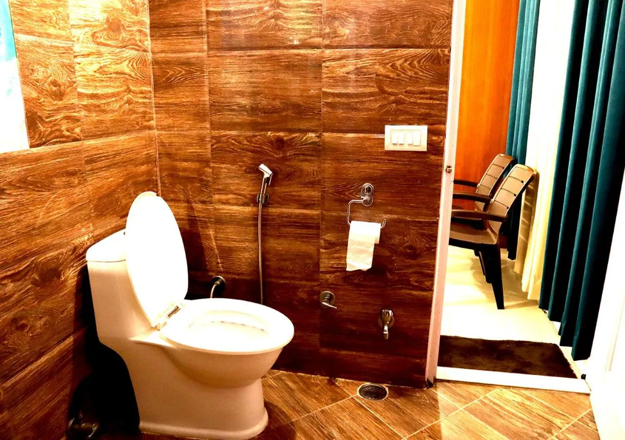 Bathroom in Hotel Sanawar View