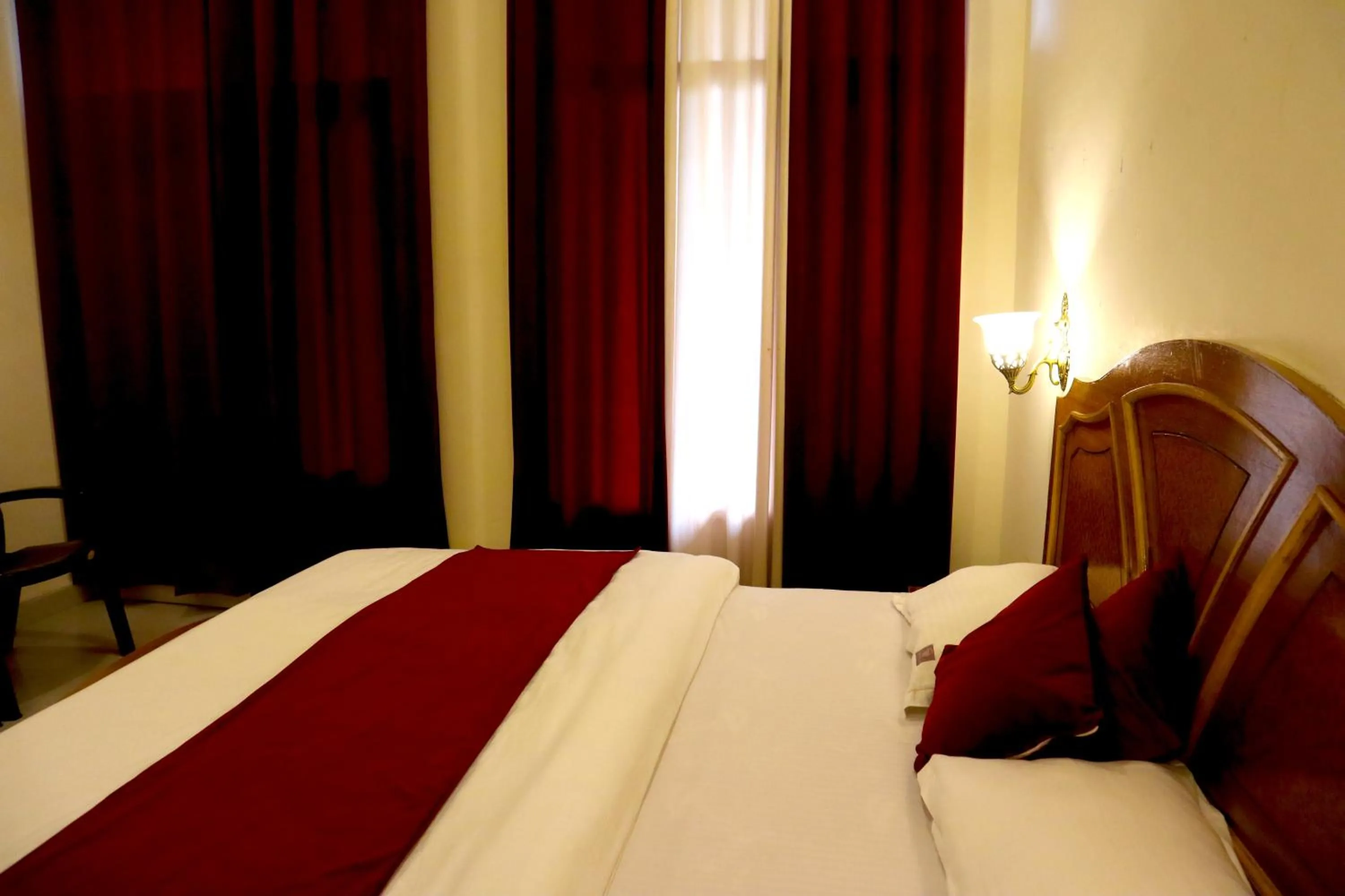 Bed in Hotel Sanawar View