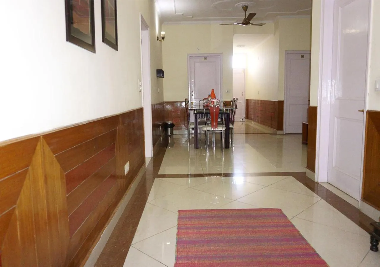 Dining area in Hotel Sanawar View