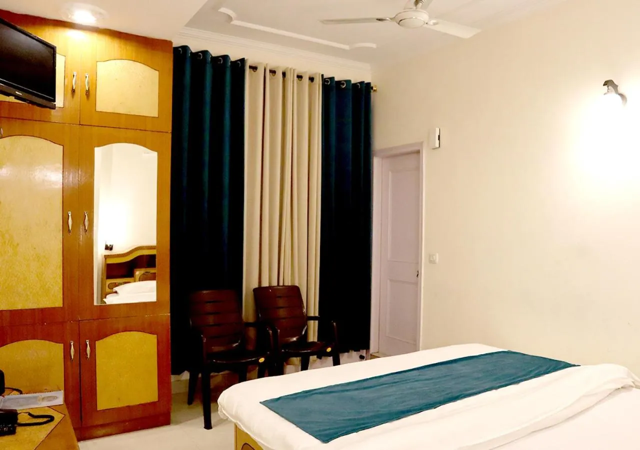 Bedroom in Hotel Sanawar View
