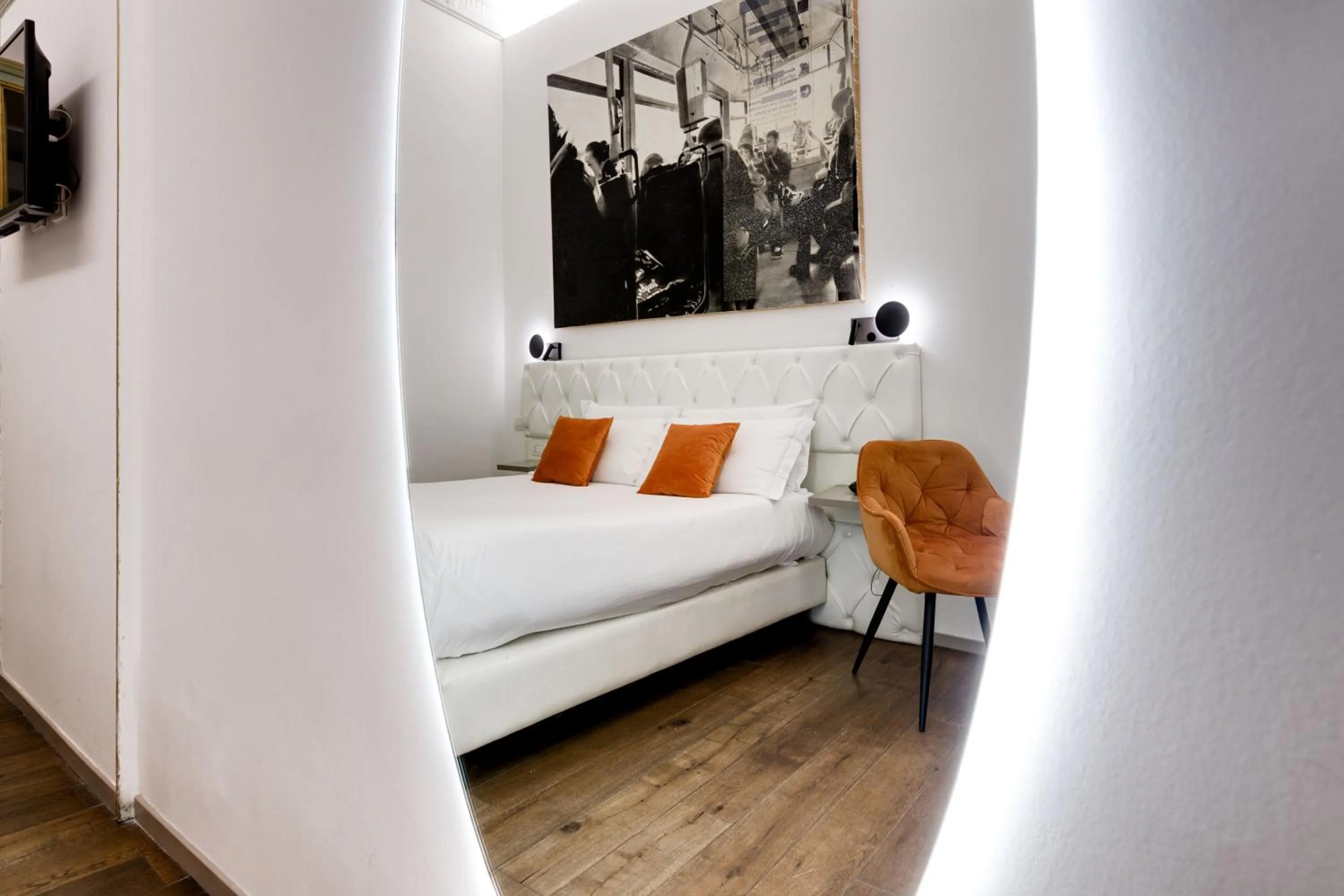 Decorative detail, Bed in V Collection Piazza Farnese Luxury Suites