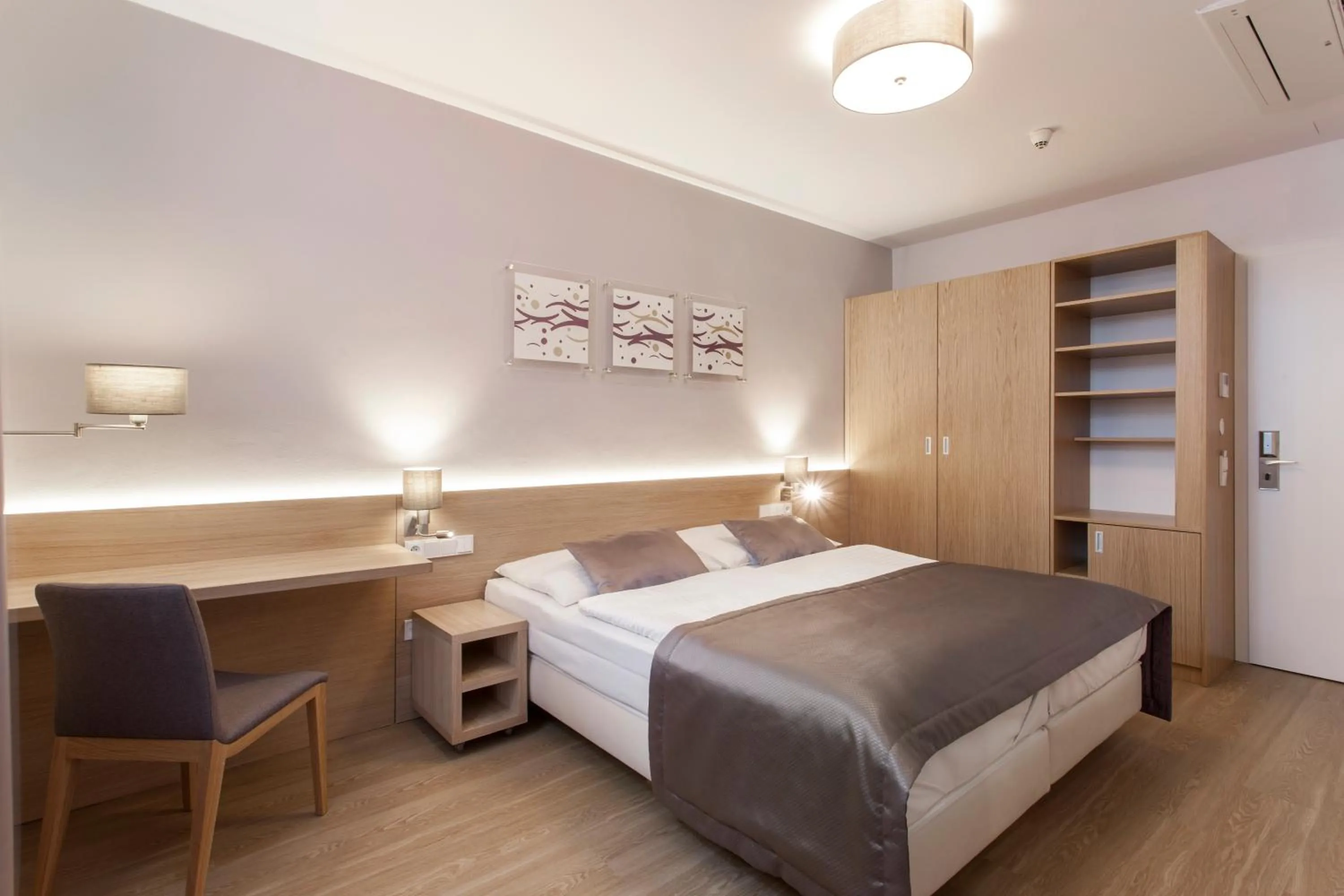 Bedroom, Bed in Hotel Carol