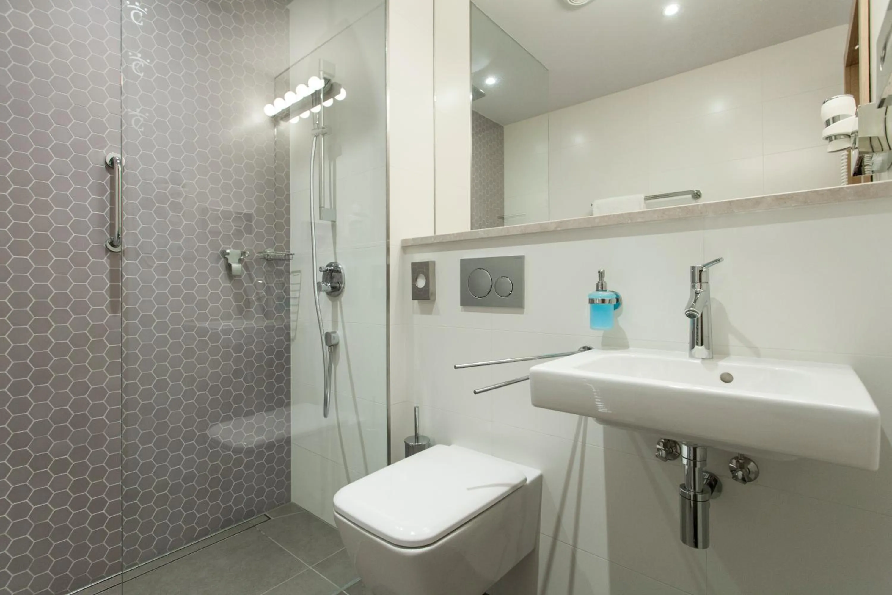 Bathroom in Hotel Carol