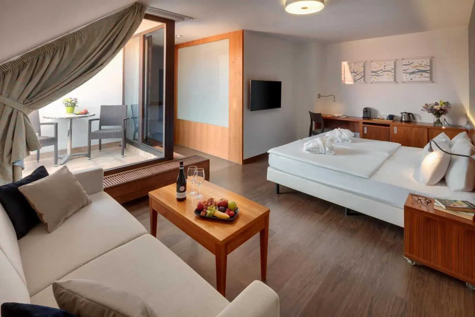 Bedroom, Bed in Hotel Carol Bedroom, Bed in Hotel Carol