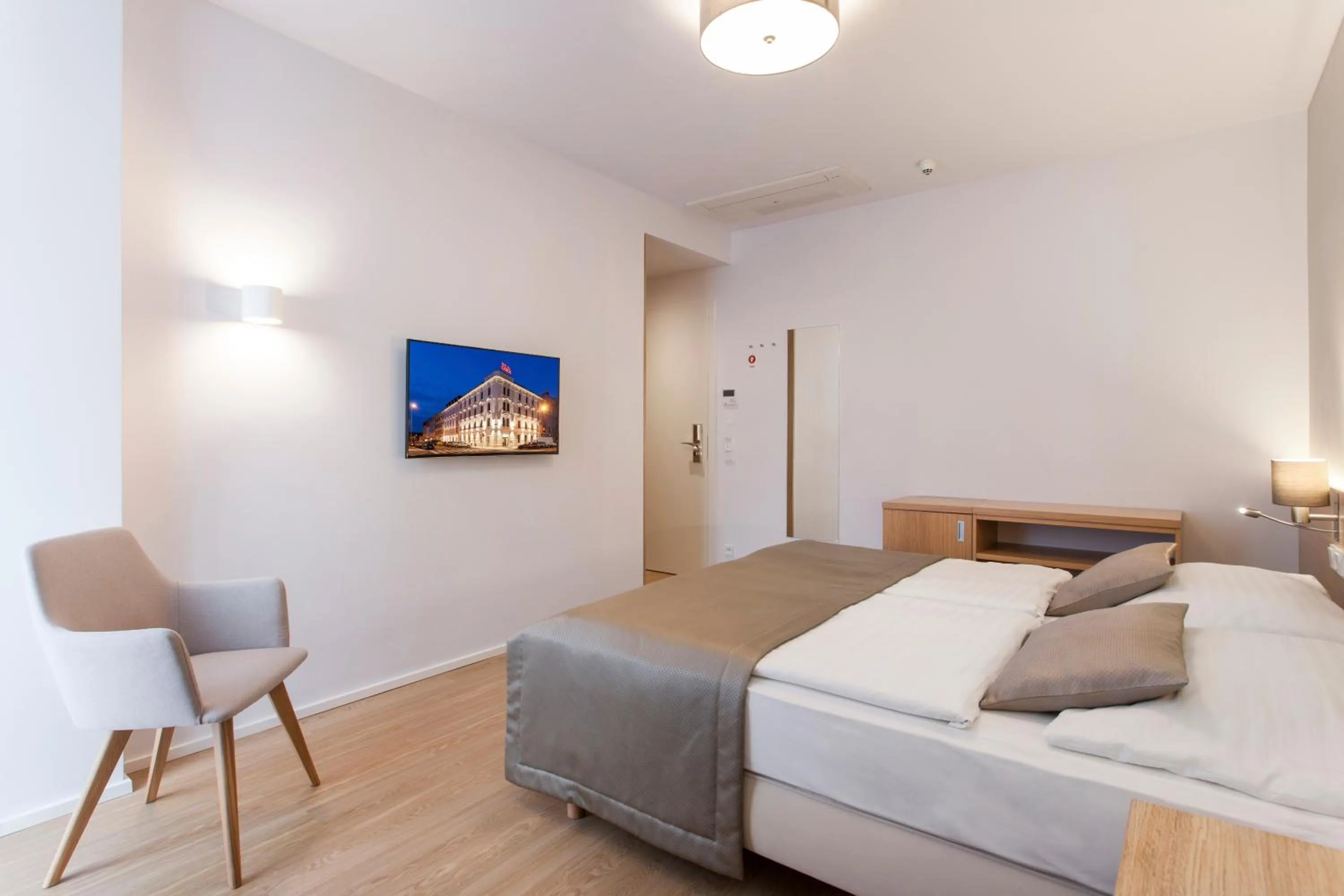 Bedroom, Bed in Hotel Carol