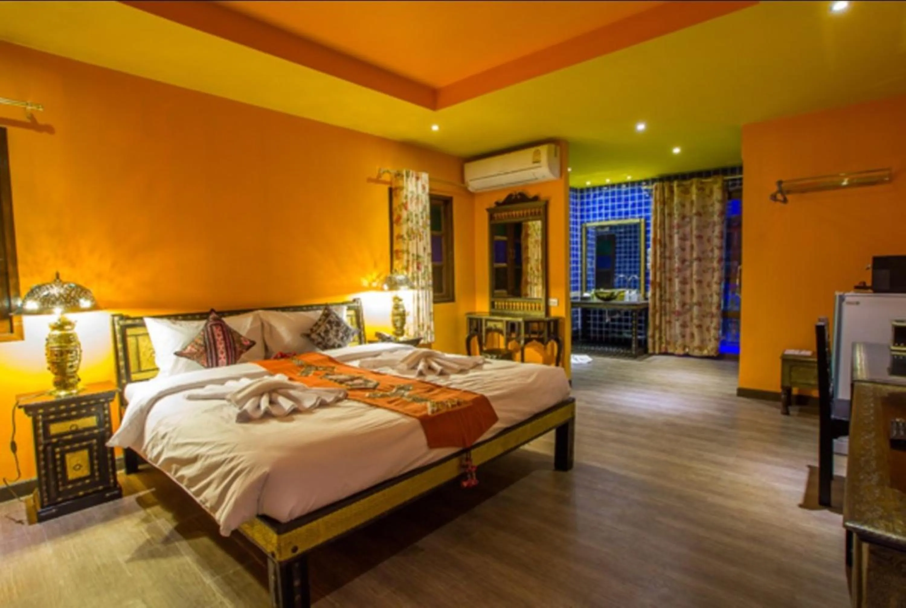 Photo of the whole room, Bed in Changpuak Boutique House