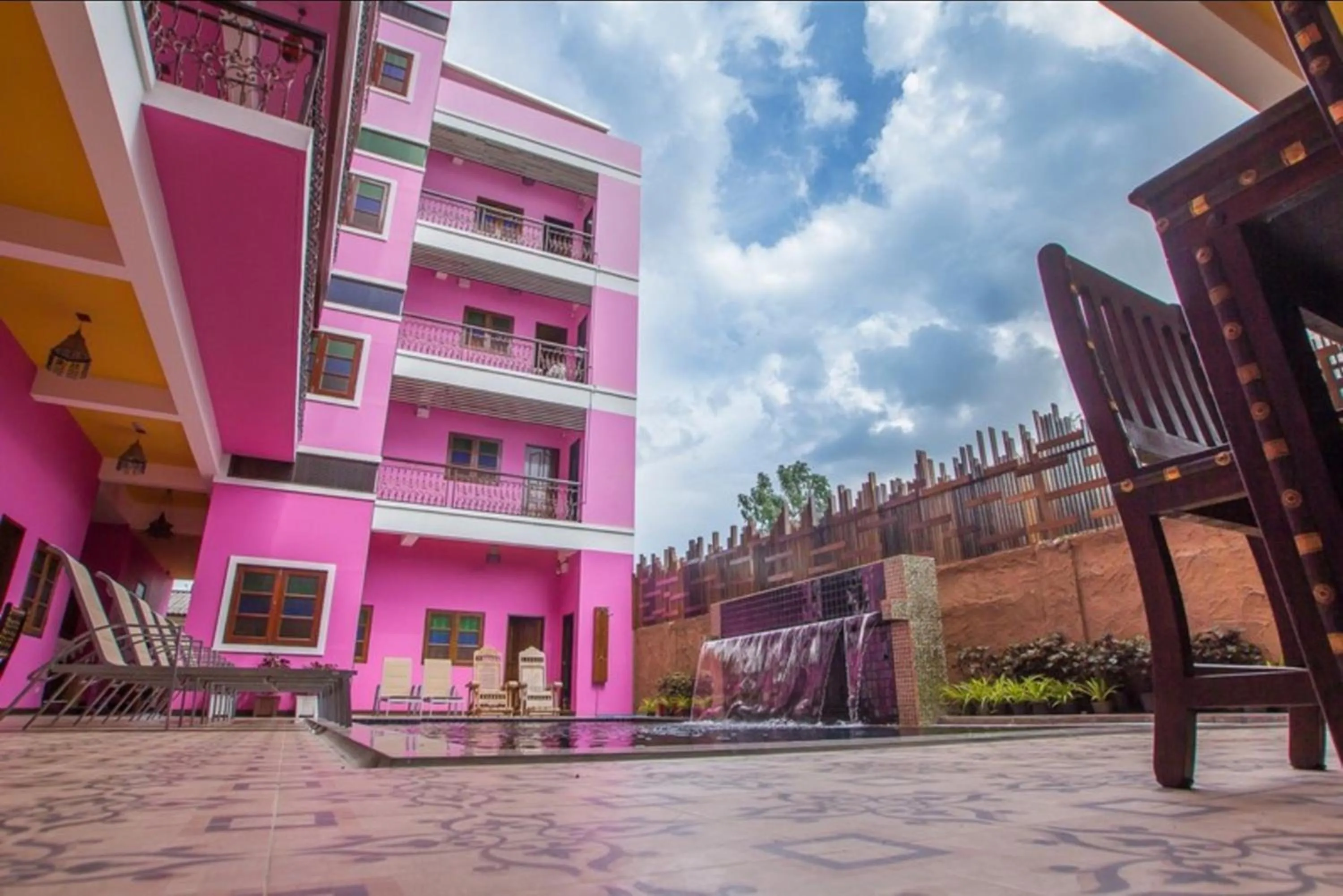 Facade/entrance in Changpuak Boutique House