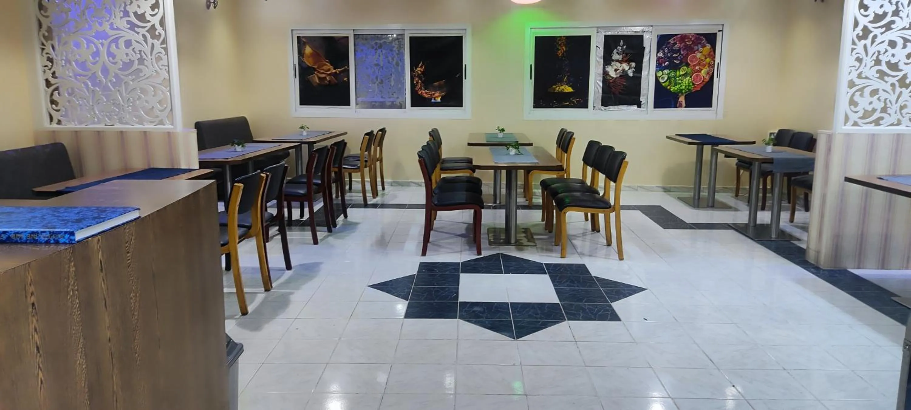 Restaurant/places to eat in Aygro Hotel