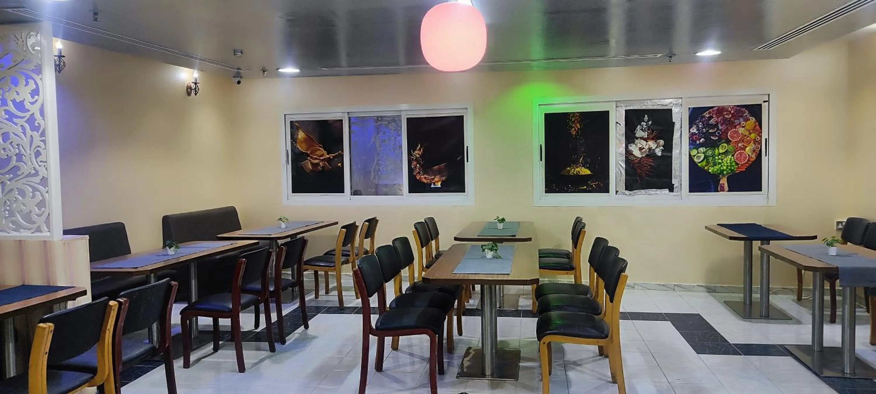 Restaurant/places to eat in Aygro Hotel