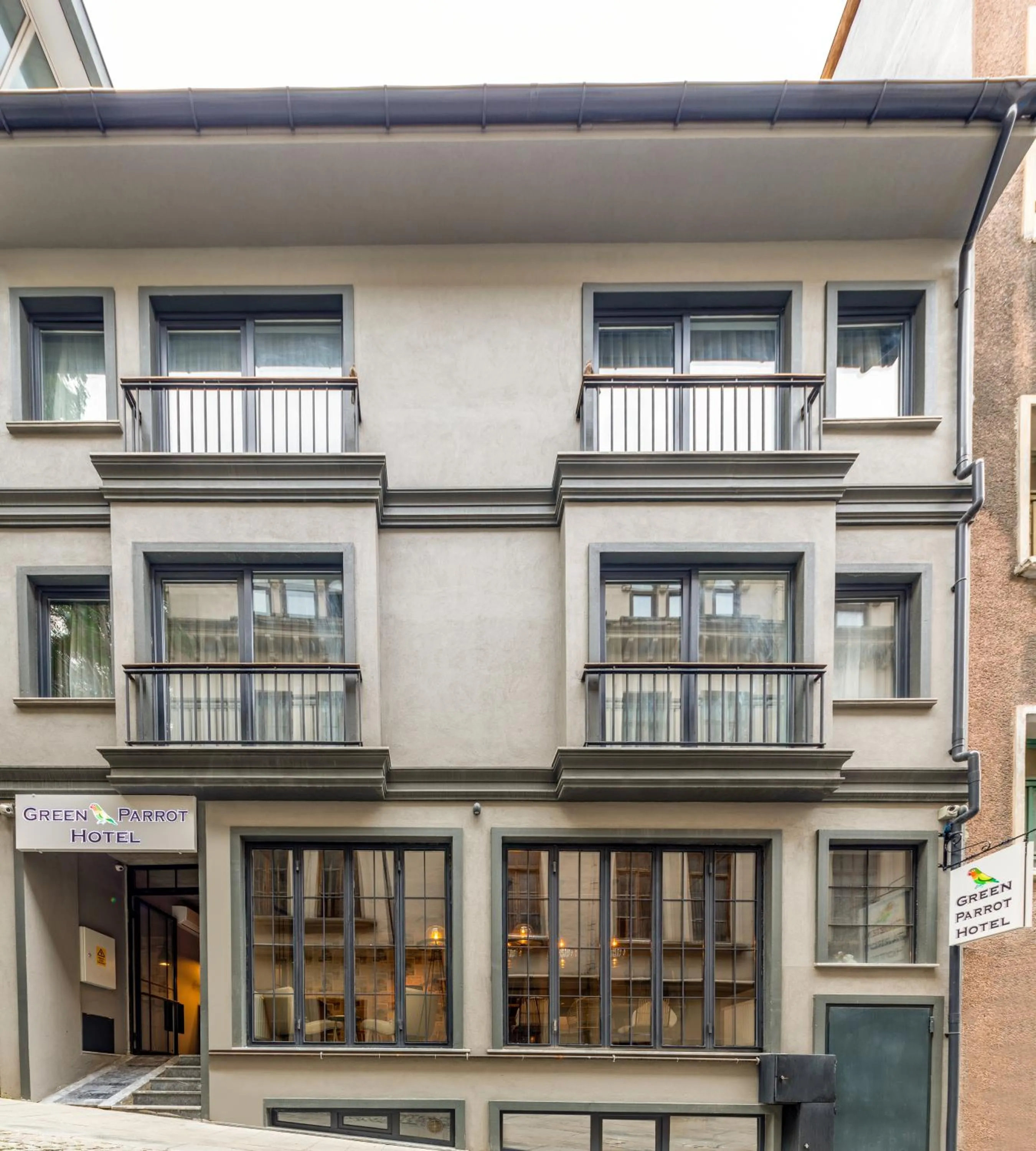 Property building in Green Parrot Hotel Istanbul