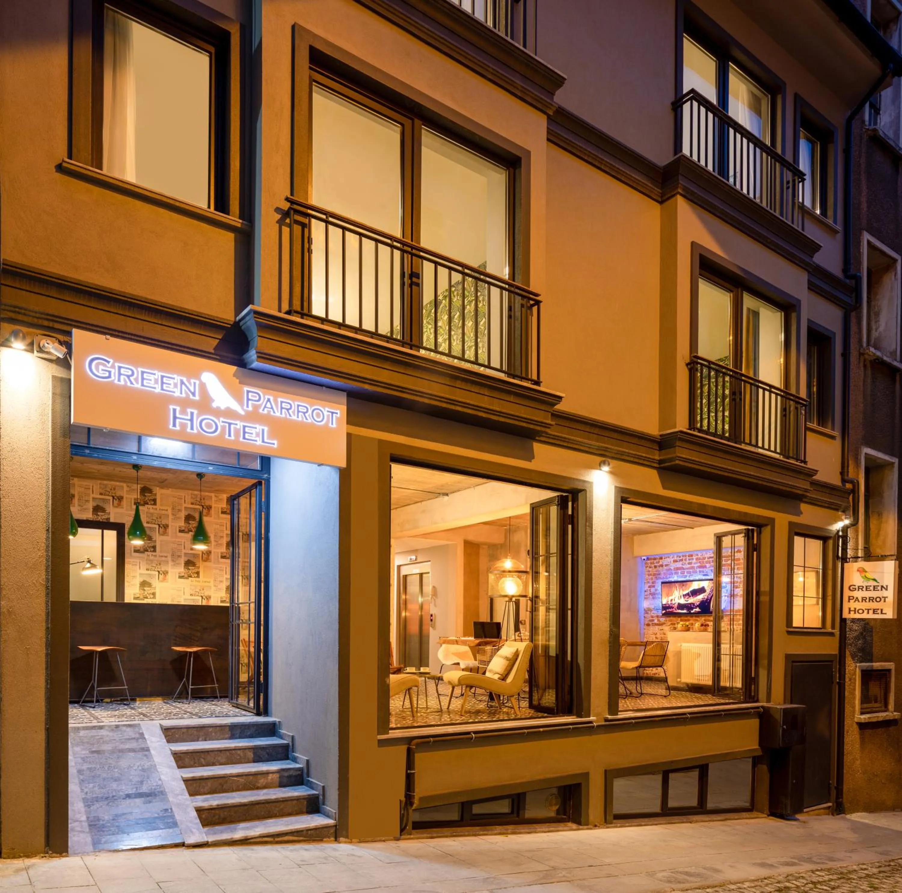 Facade/entrance in Green Parrot Hotel Istanbul
