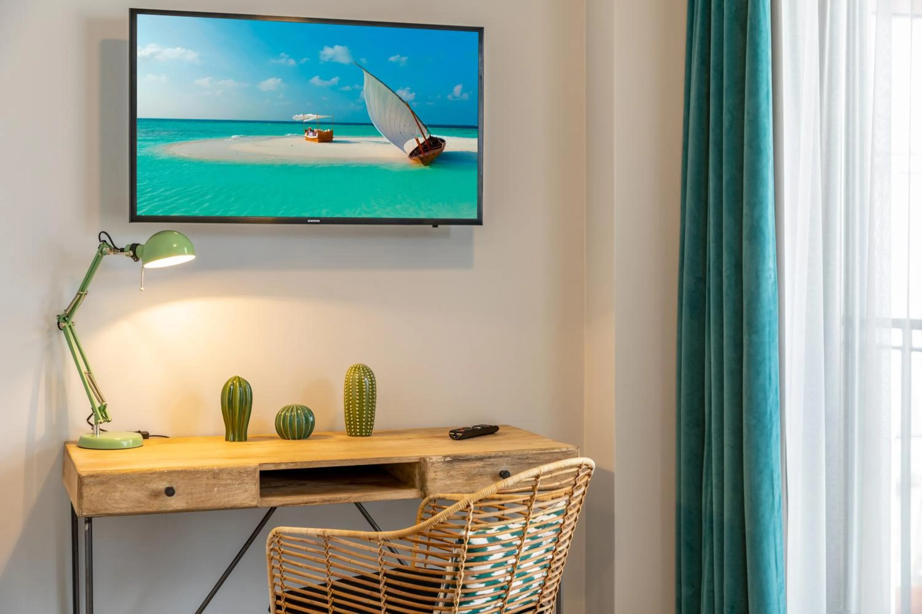 TV and multimedia in Green Parrot Hotel Istanbul