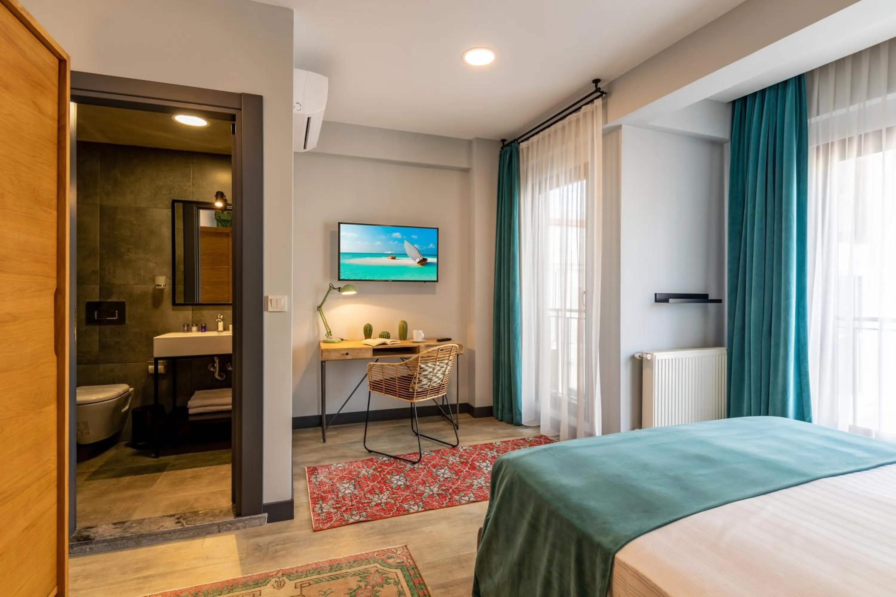 Bed in Green Parrot Hotel Istanbul