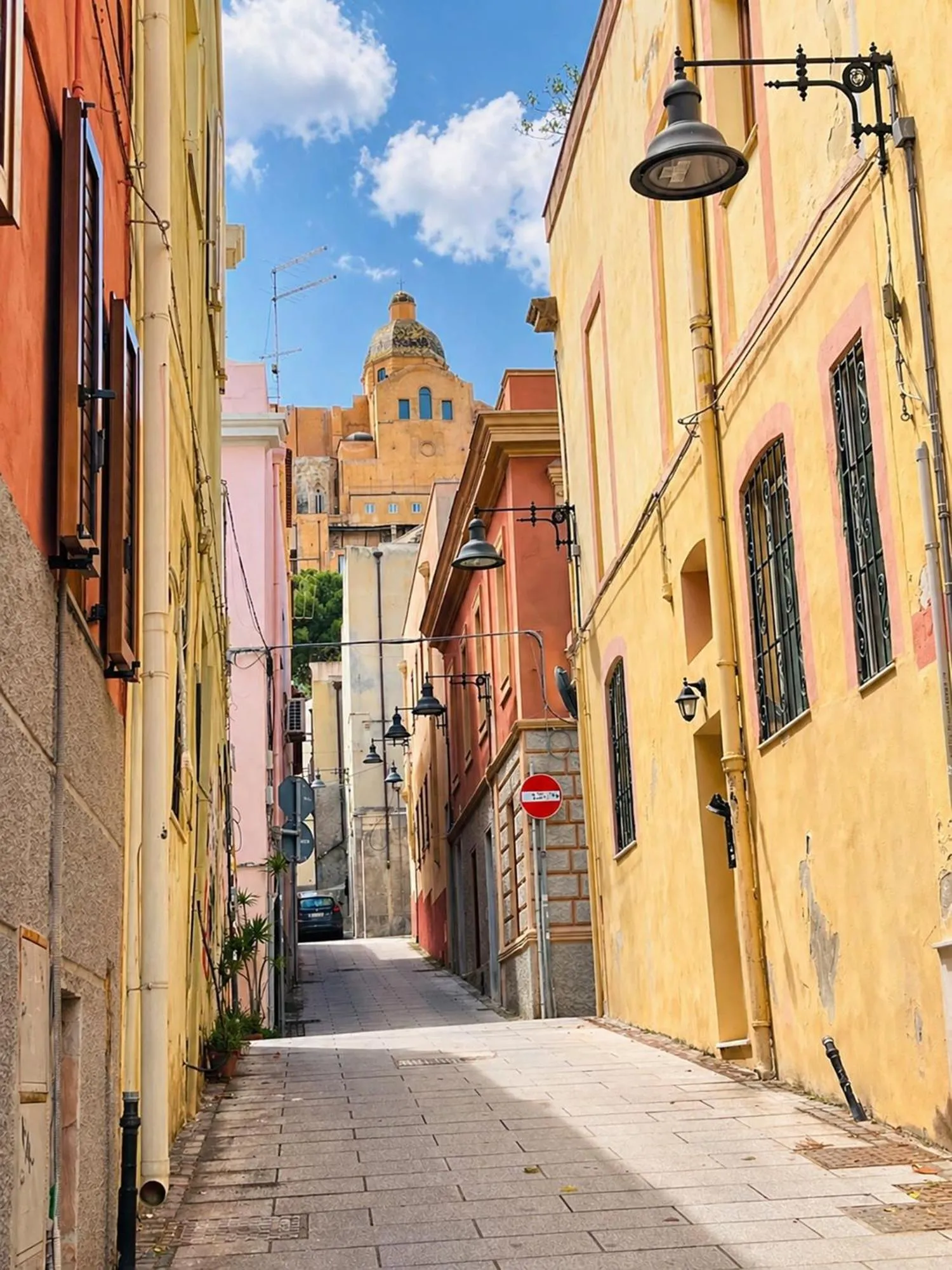 Property building in La casa di Ale nel centro storico di Cagliari