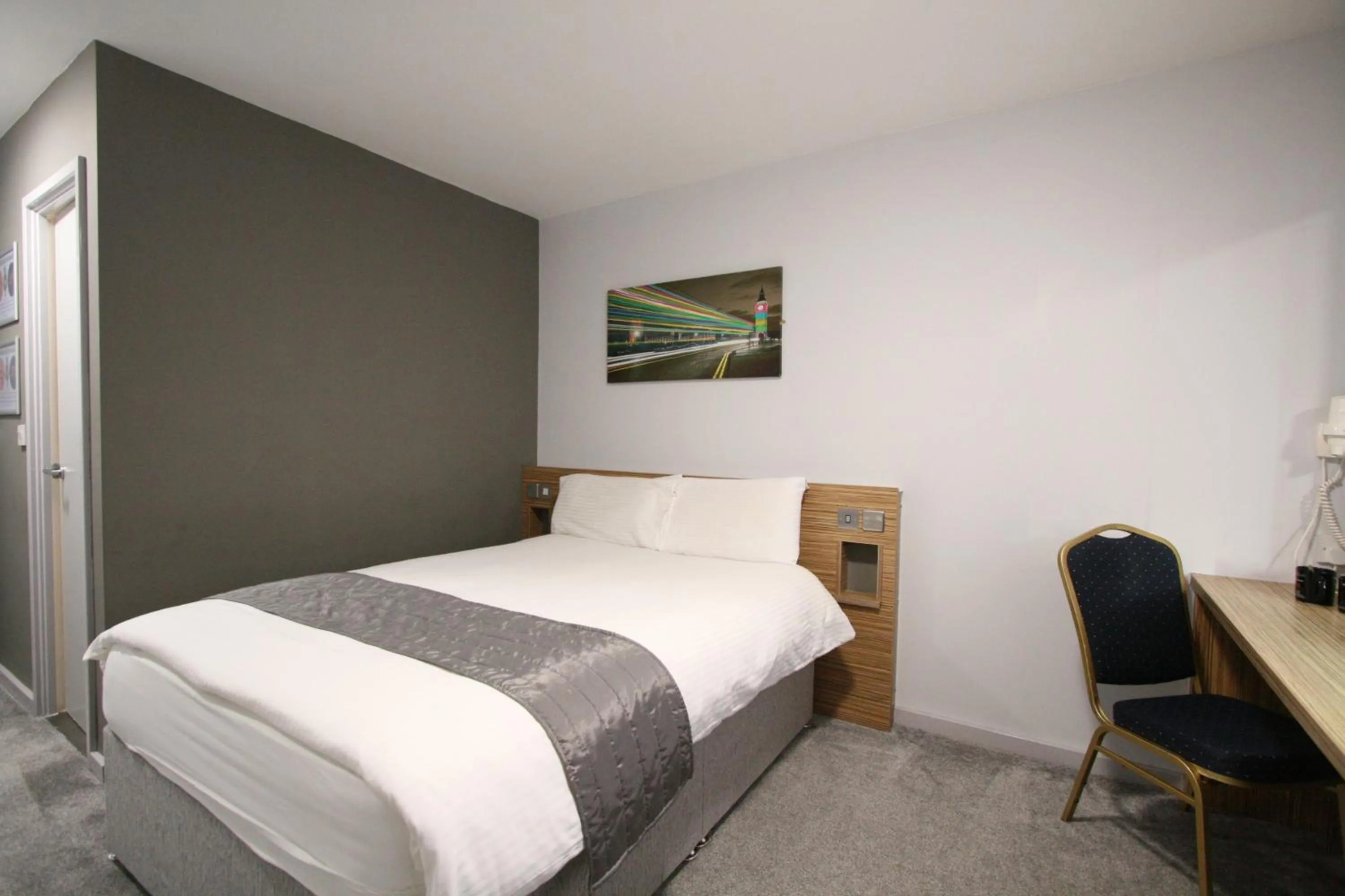 Photo of the whole room in Citilodge Wakefield Hotel by Roomsbooked