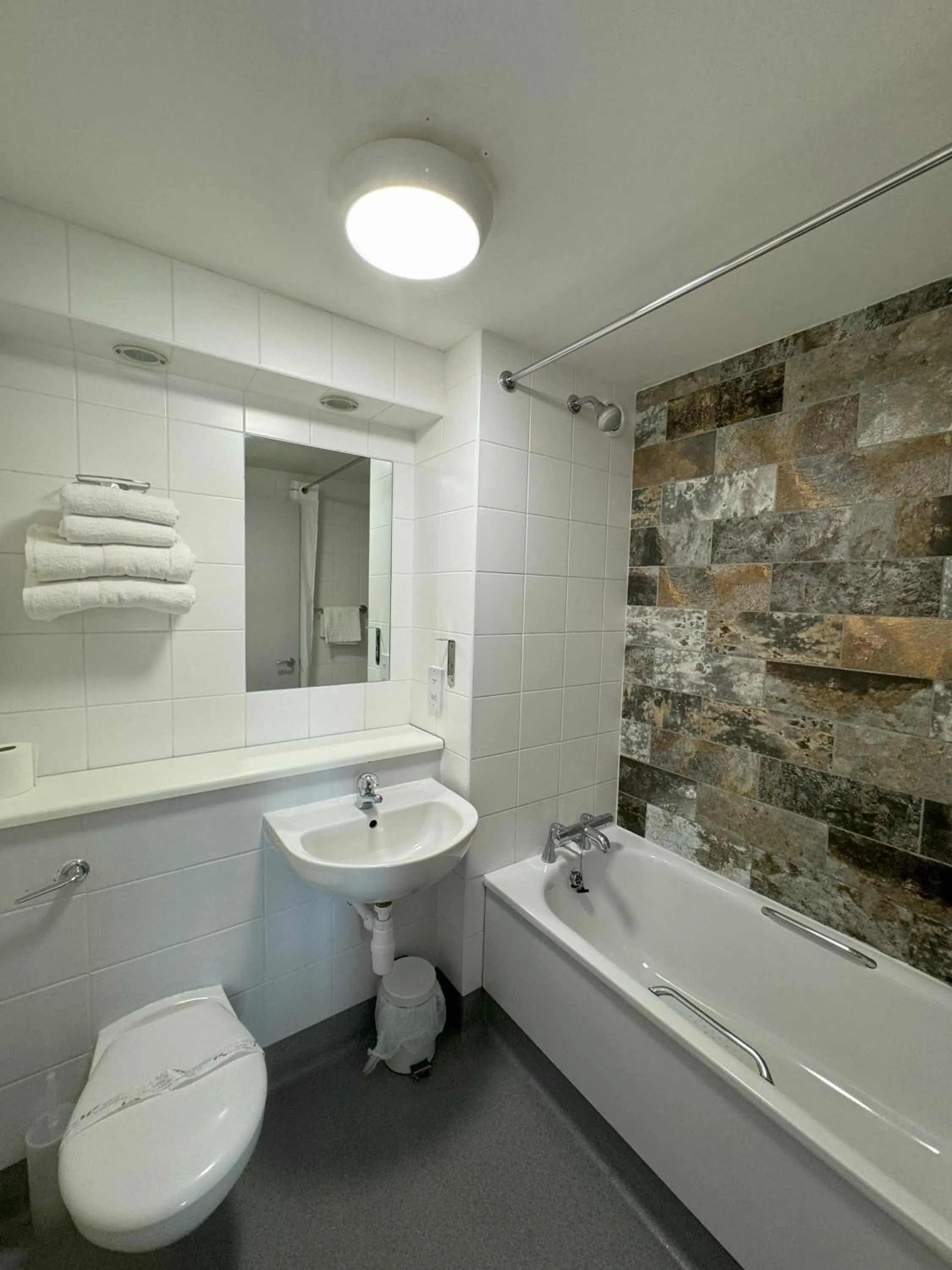 Bathroom in Citilodge Wakefield Hotel by Roomsbooked