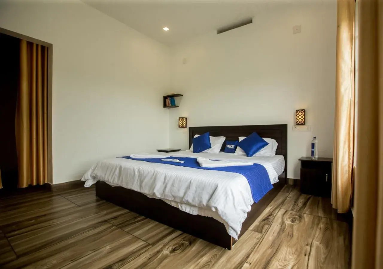 Bed in White Stone Vagamon Hilltop Cottage by VOYE HOMES Bed in White Stone Vagamon Hilltop Cottage by VOYE HOMES