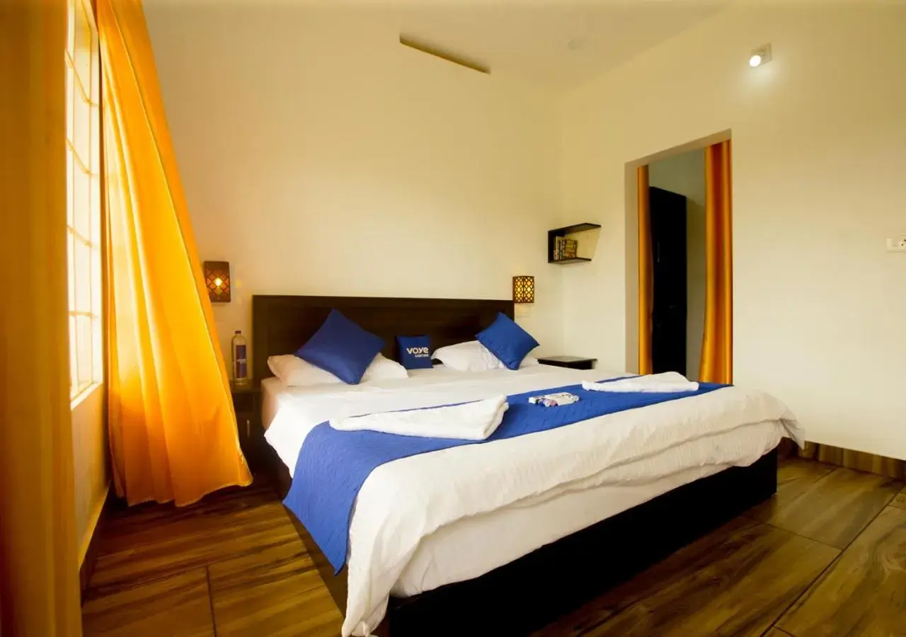 Bed in White Stone Vagamon Hilltop Cottage by VOYE HOMES Bed in White Stone Vagamon Hilltop Cottage by VOYE HOMES