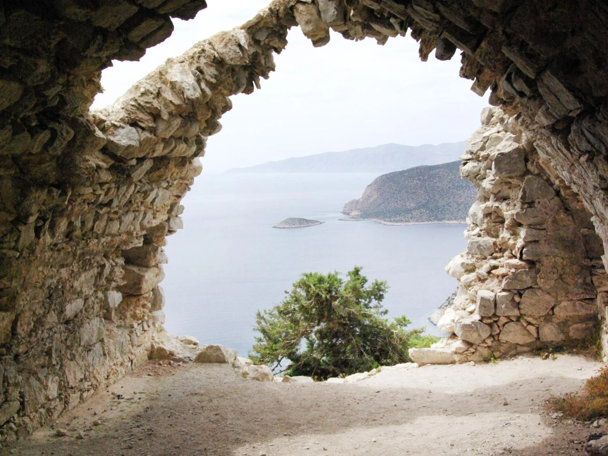 Hiking in Thomas Hotel