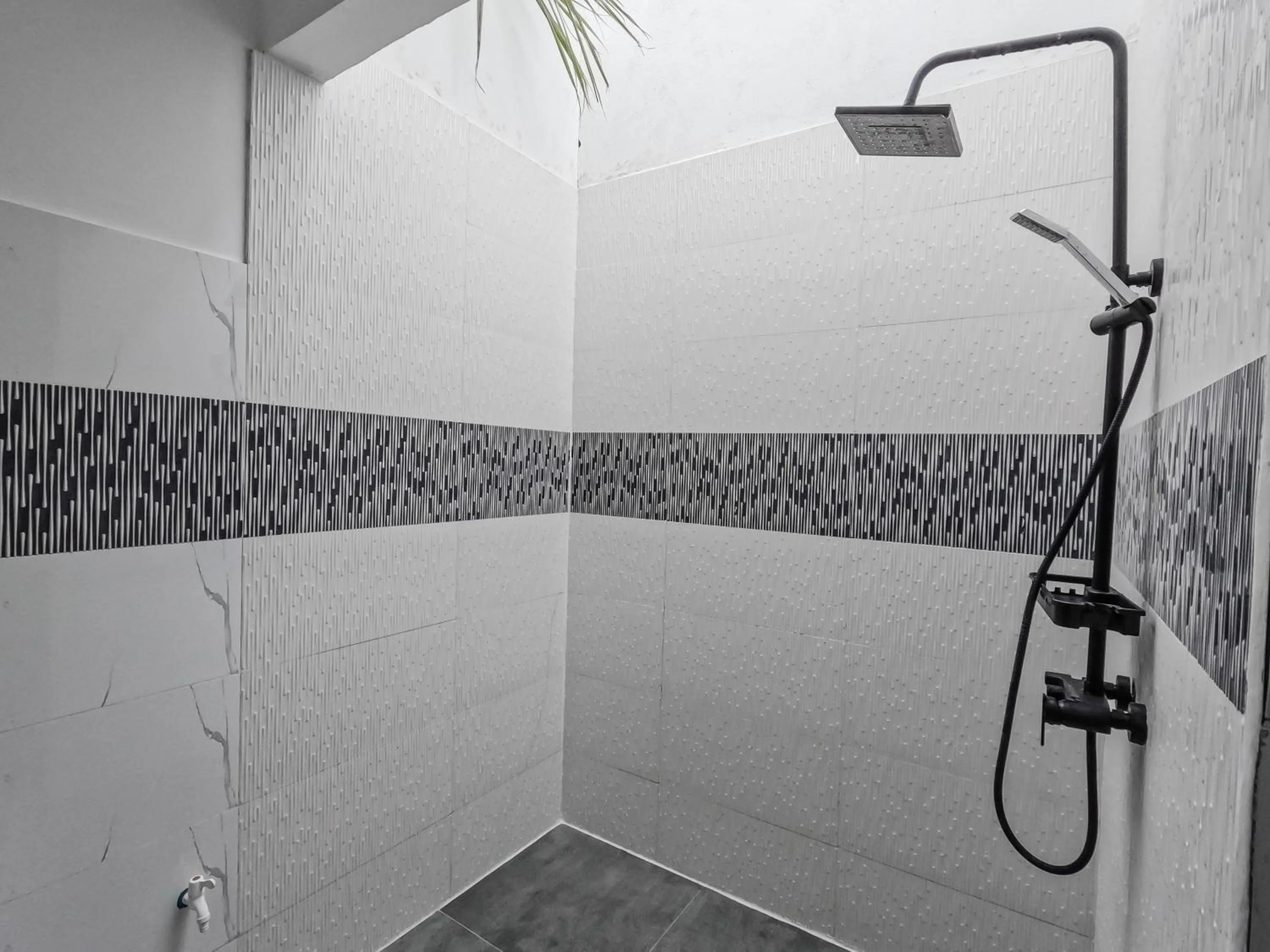 Shower in Belvedere Thoddoo