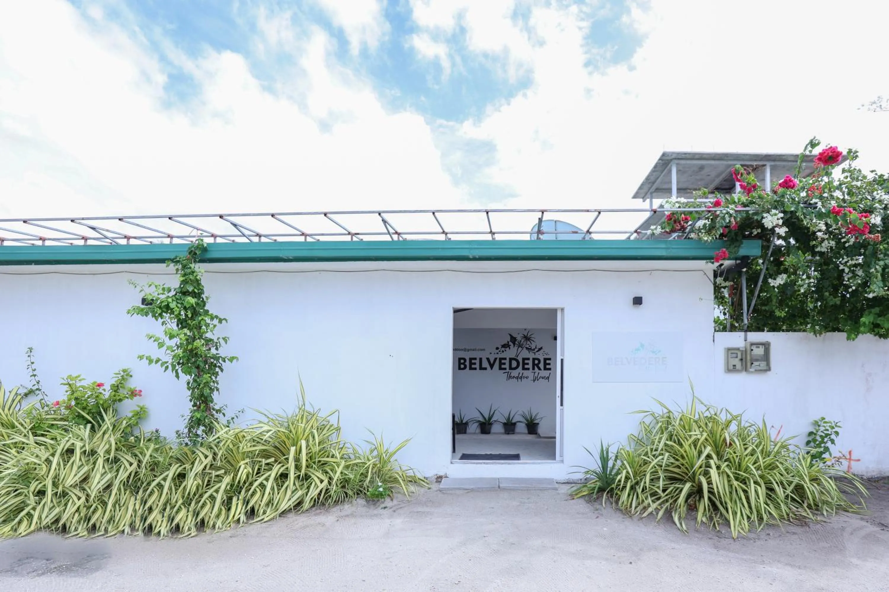 Quiet street view in Belvedere Thoddoo