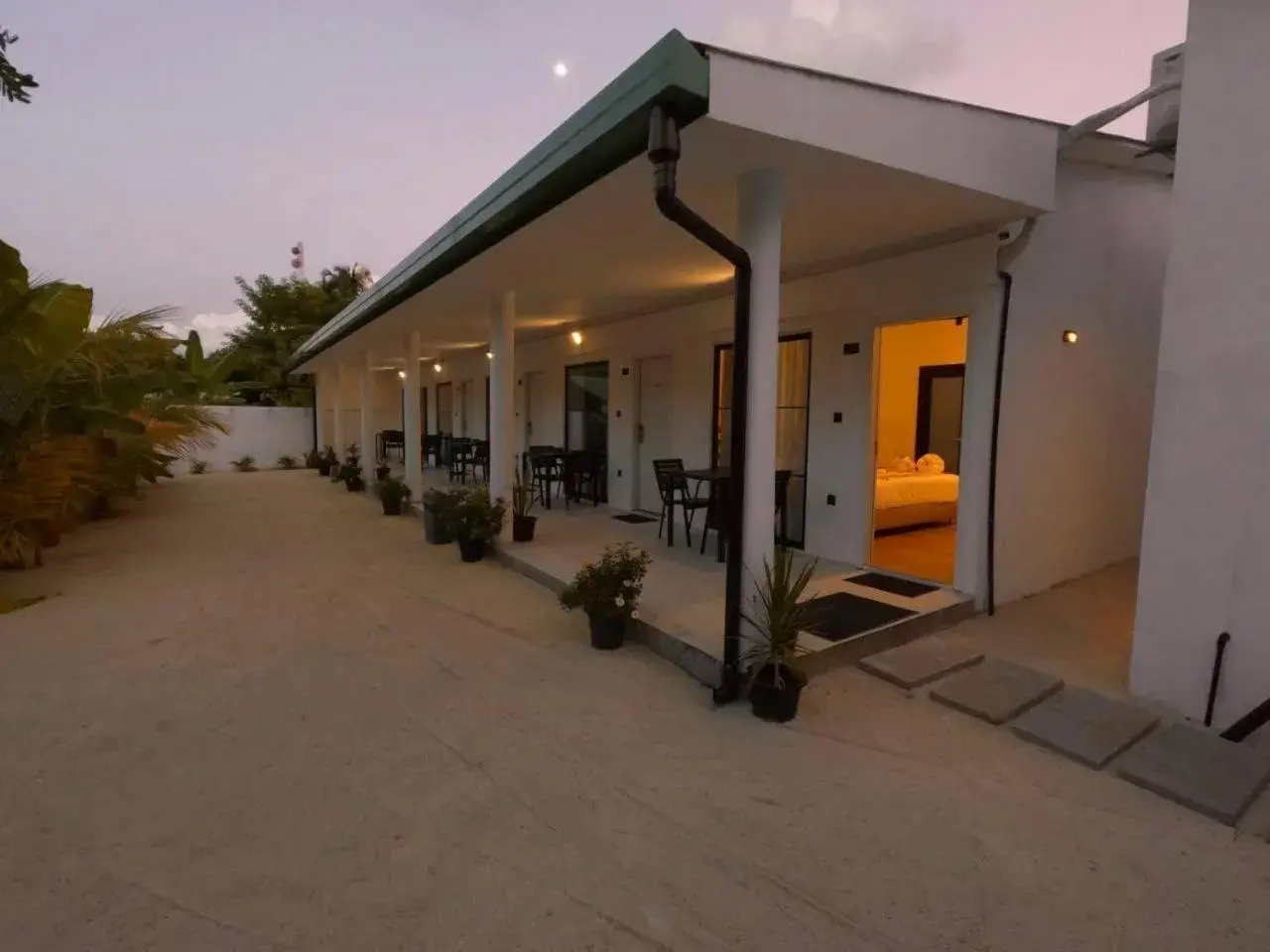 Property building in Belvedere Thoddoo Property building in Belvedere Thoddoo