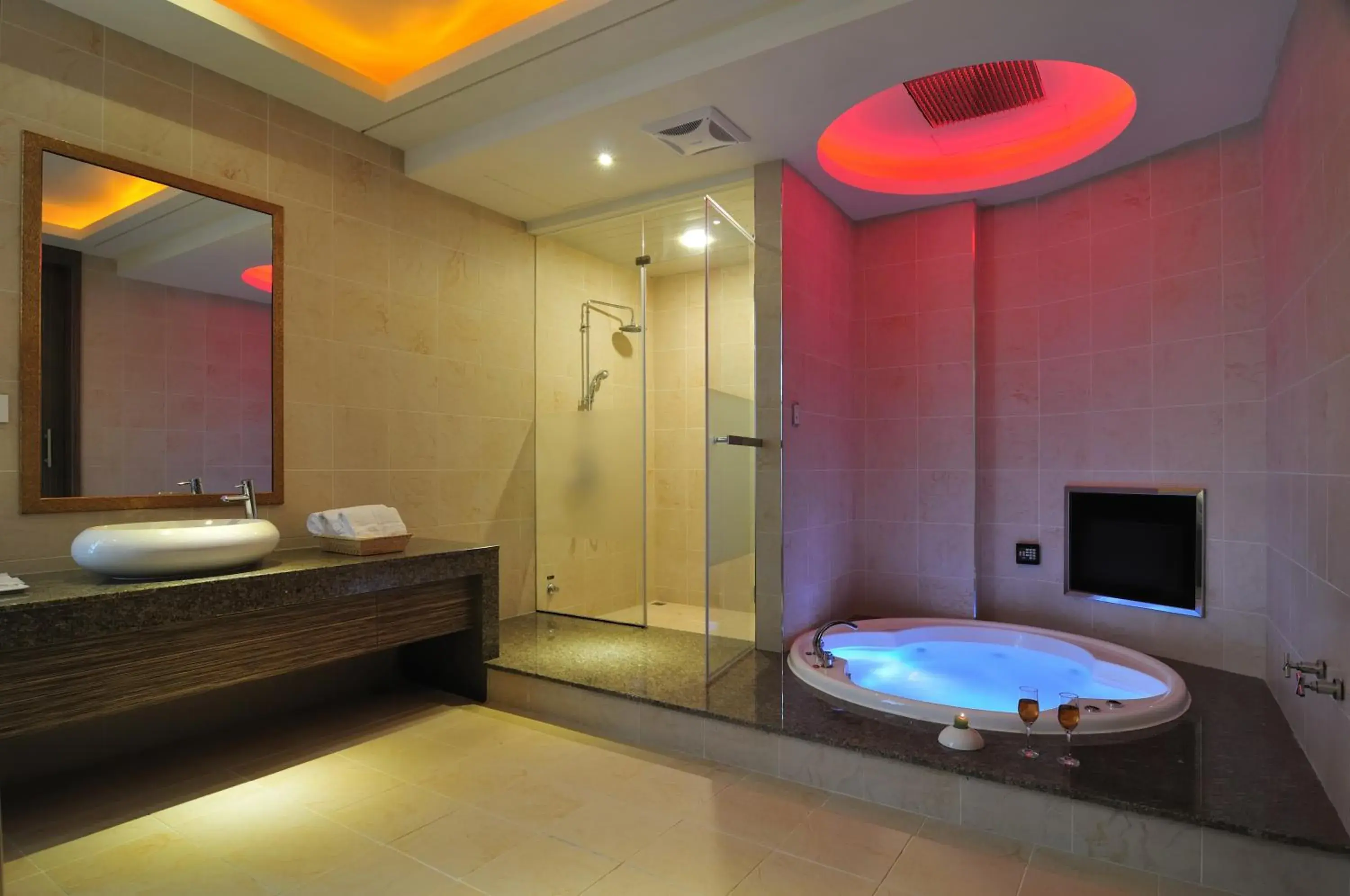 Shower, Bathroom in One Plus One Hotel