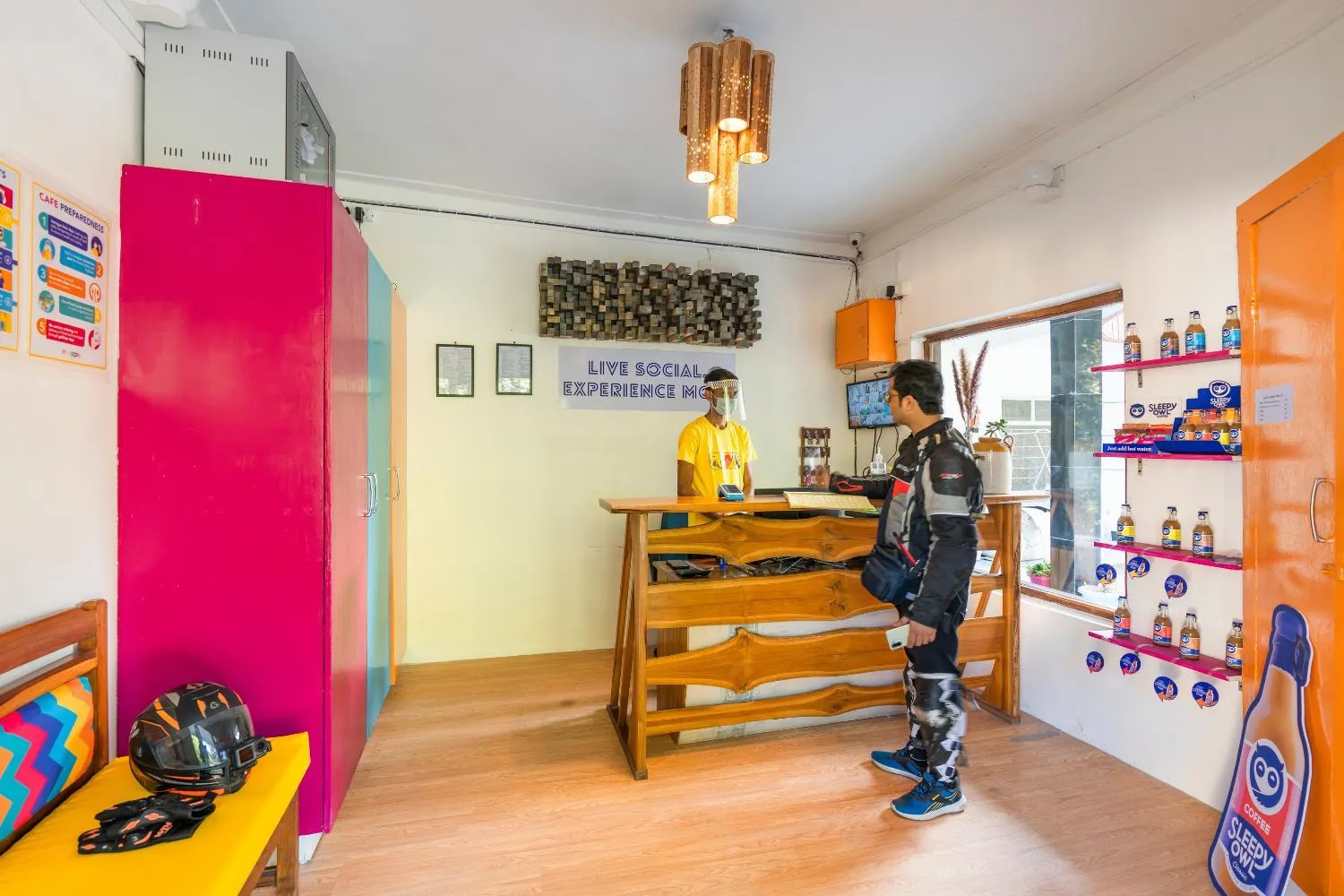 Lobby or reception in goSTOPS Nainital