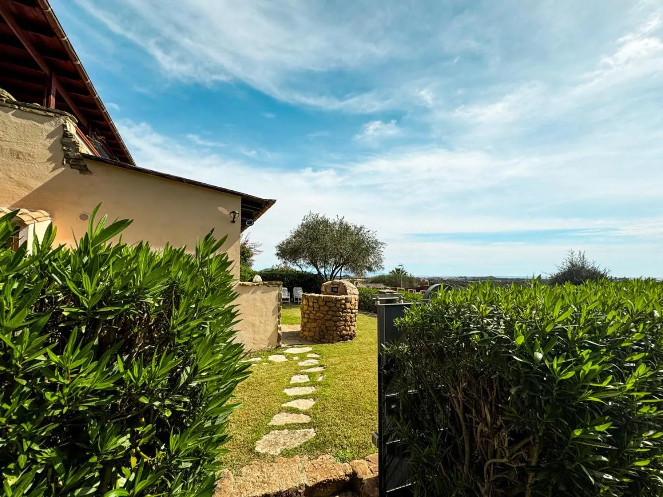 Villa con barbecue con giardino vista mare