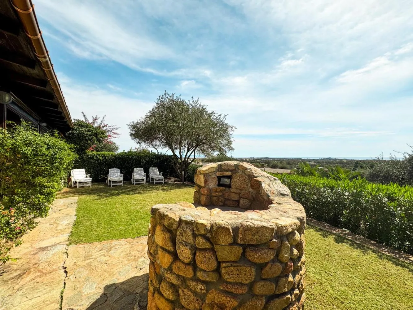 Villa con barbecue con giardino vista mare