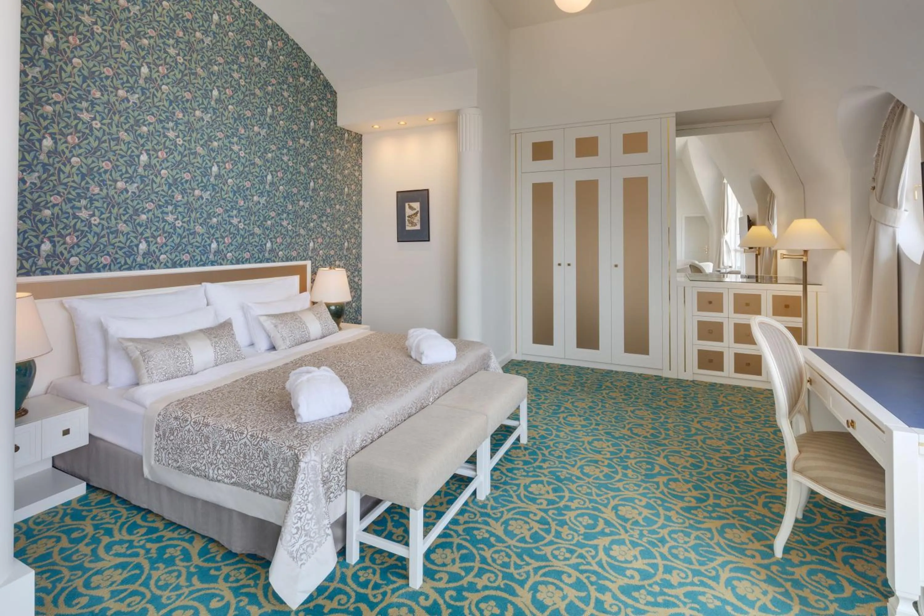 Bed in Hotel Savoy Prague