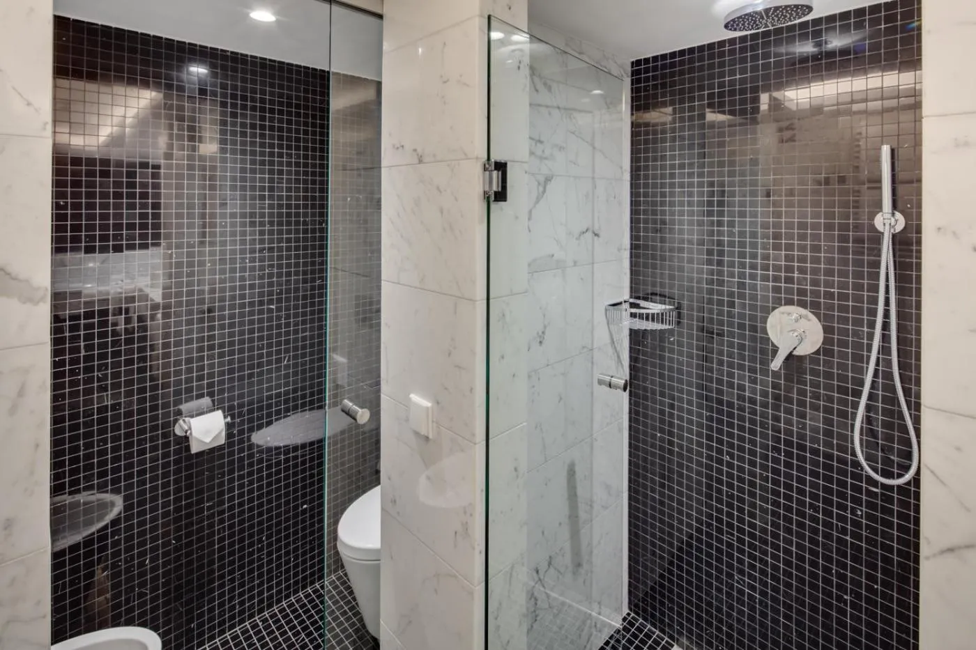 Shower in Hotel Savoy Prague