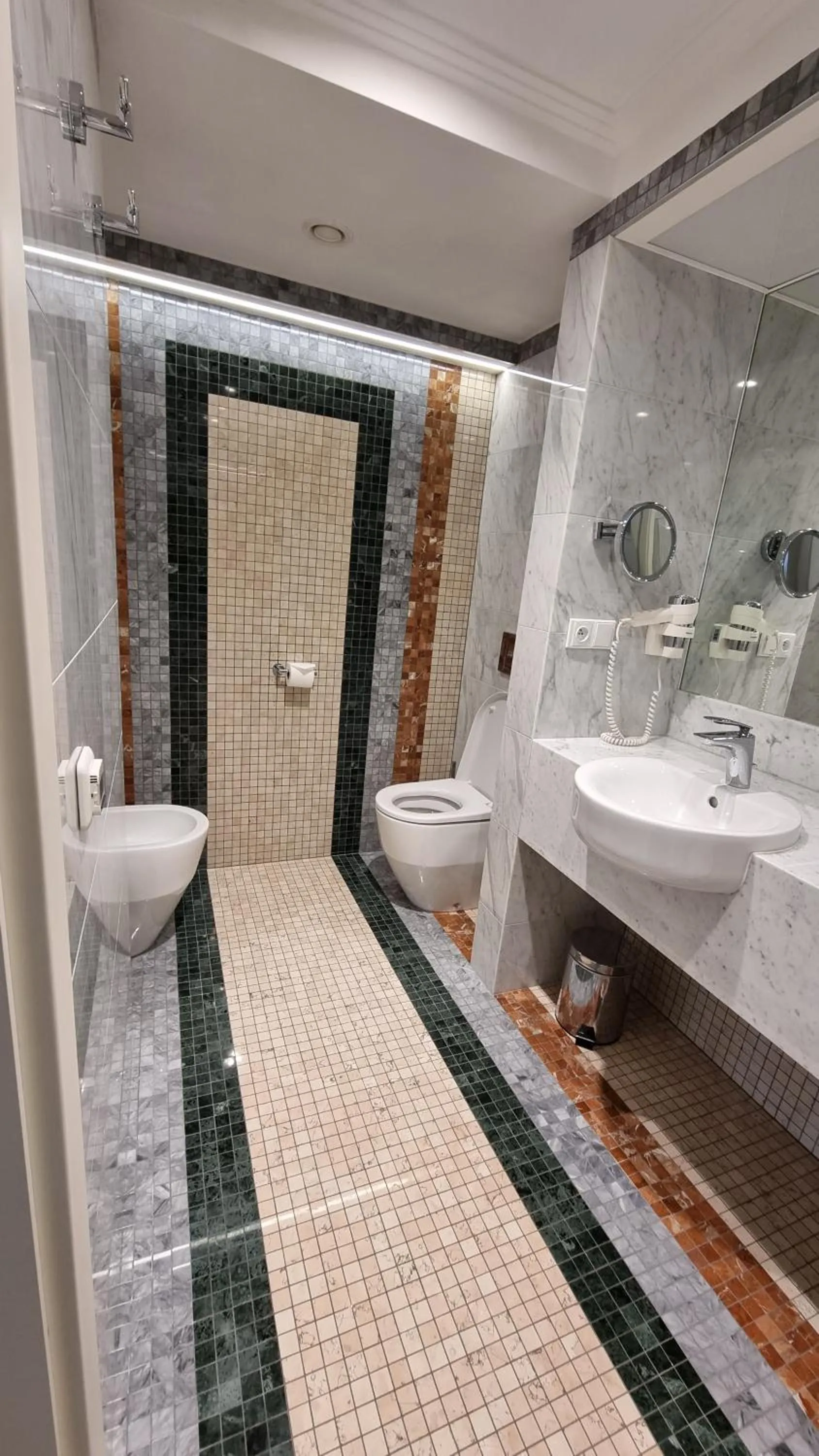 Shower in Hotel Savoy Prague