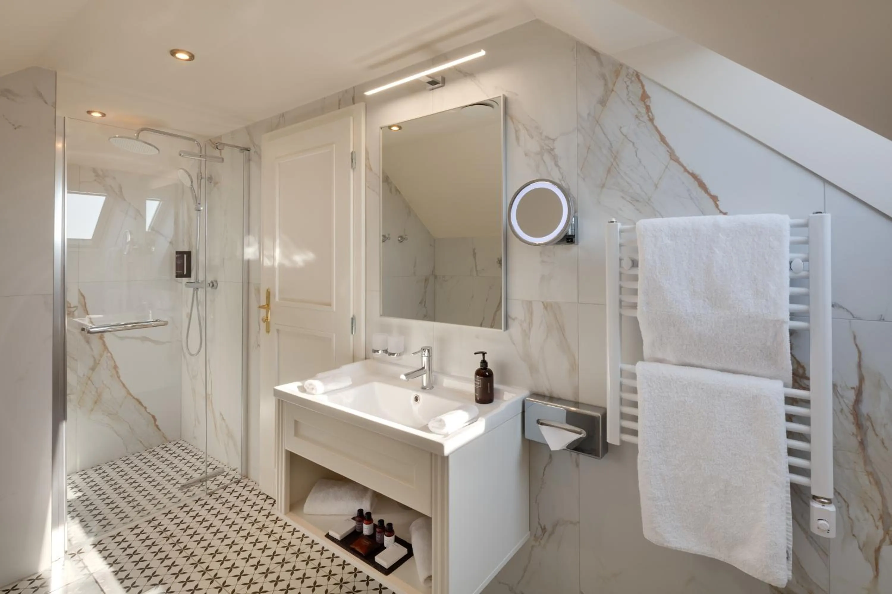 Shower in Hotel Savoy Prague