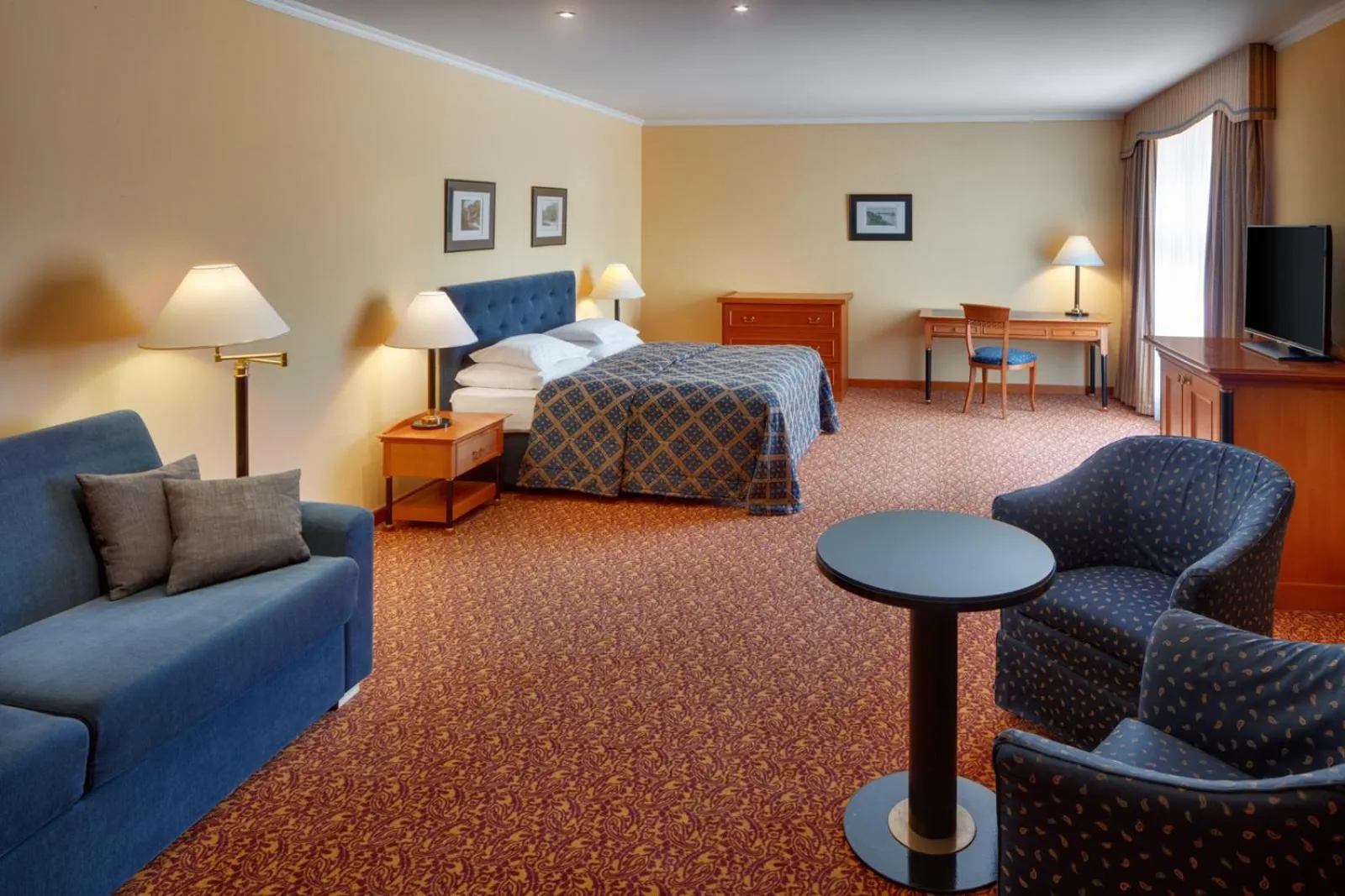 Seating area, Bed in Hotel Savoy Prague