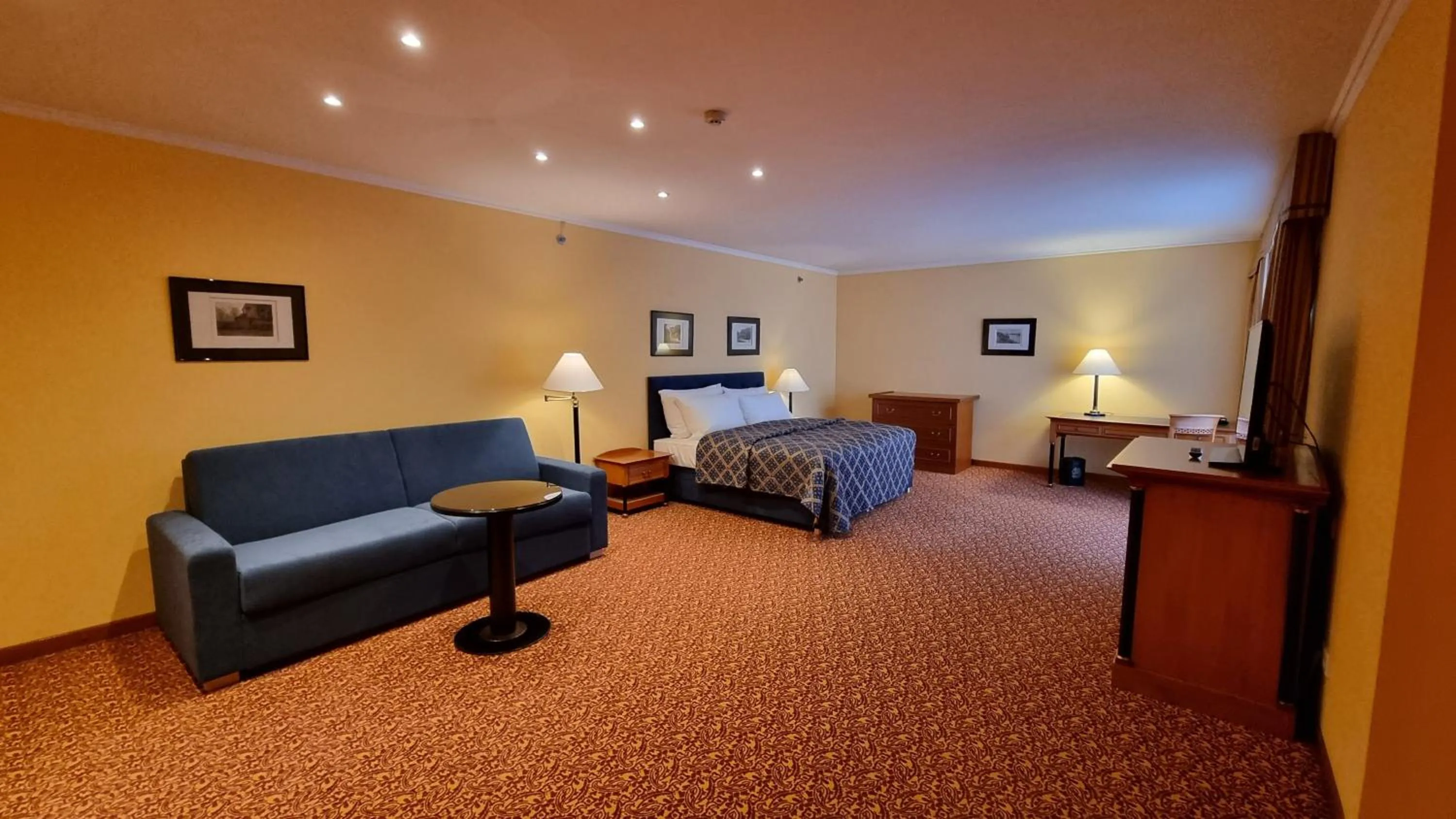 Bed in Hotel Savoy Prague