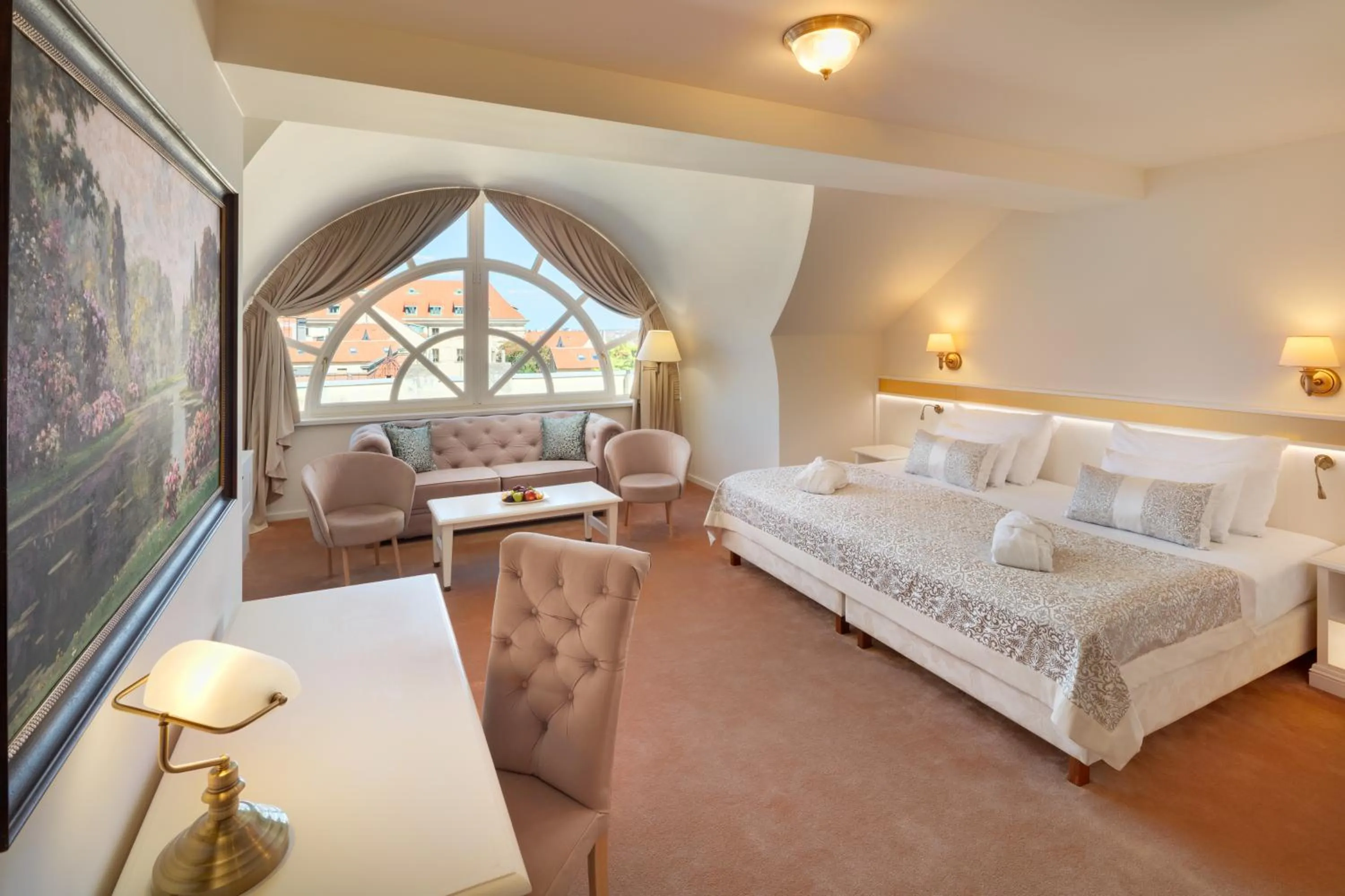 Bed in Hotel Savoy Prague