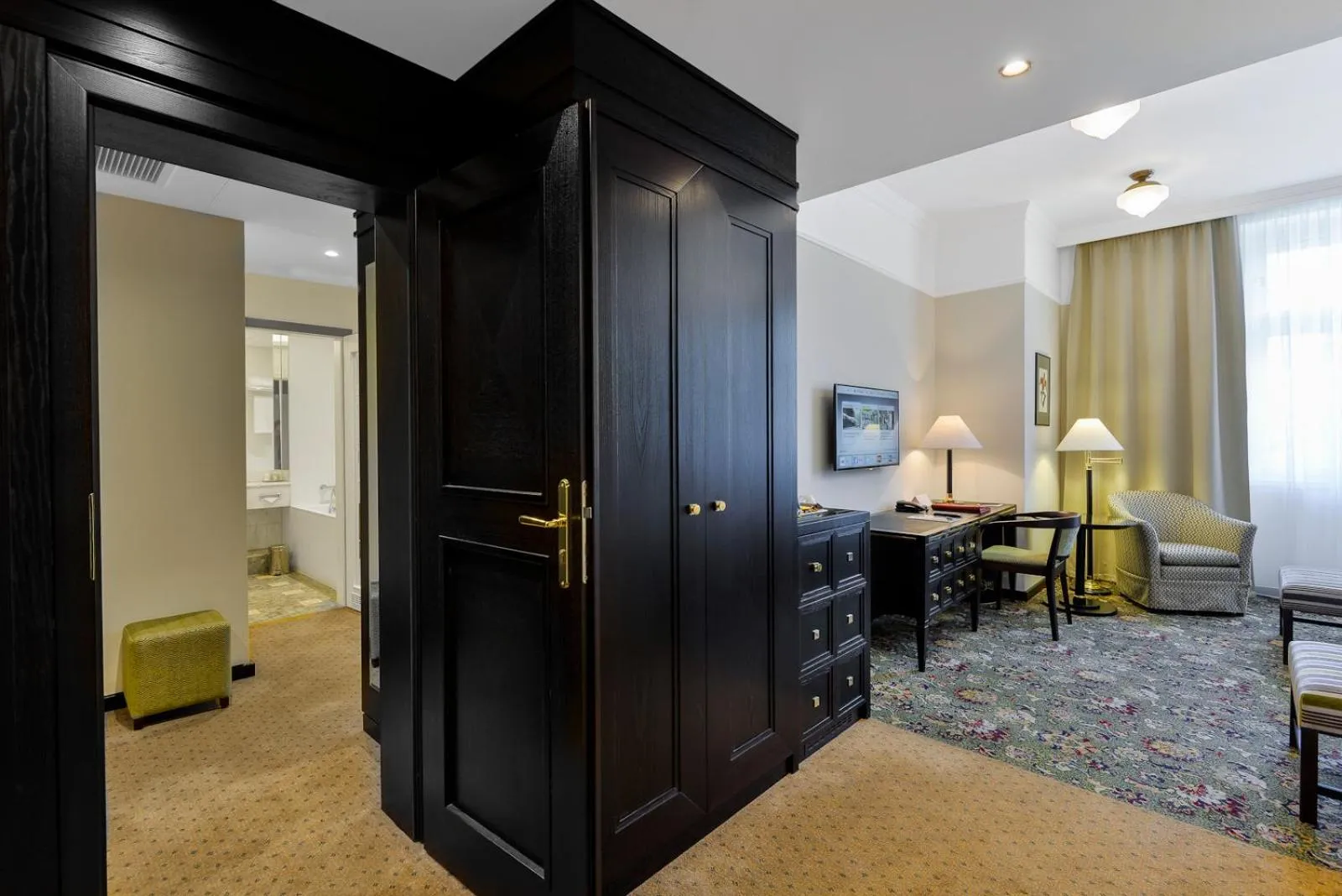 Day, Bed in Hotel Savoy Prague