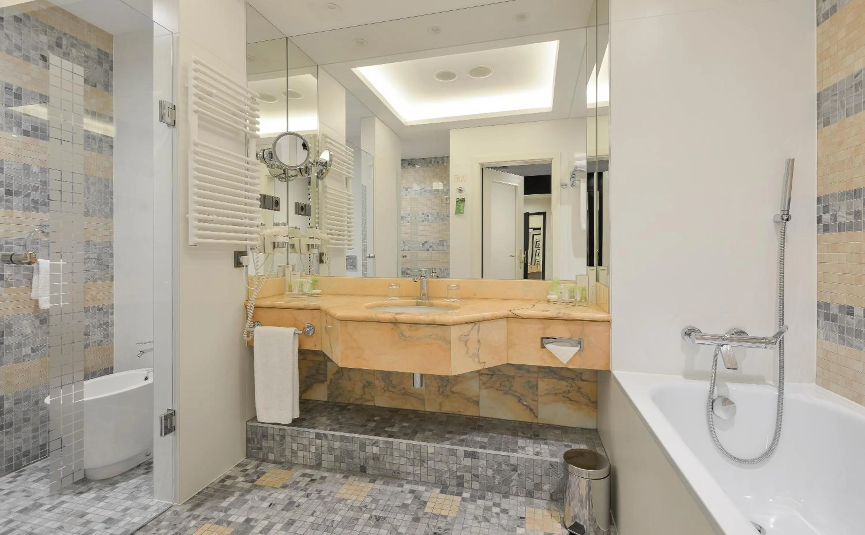 Shower in Hotel Savoy Prague