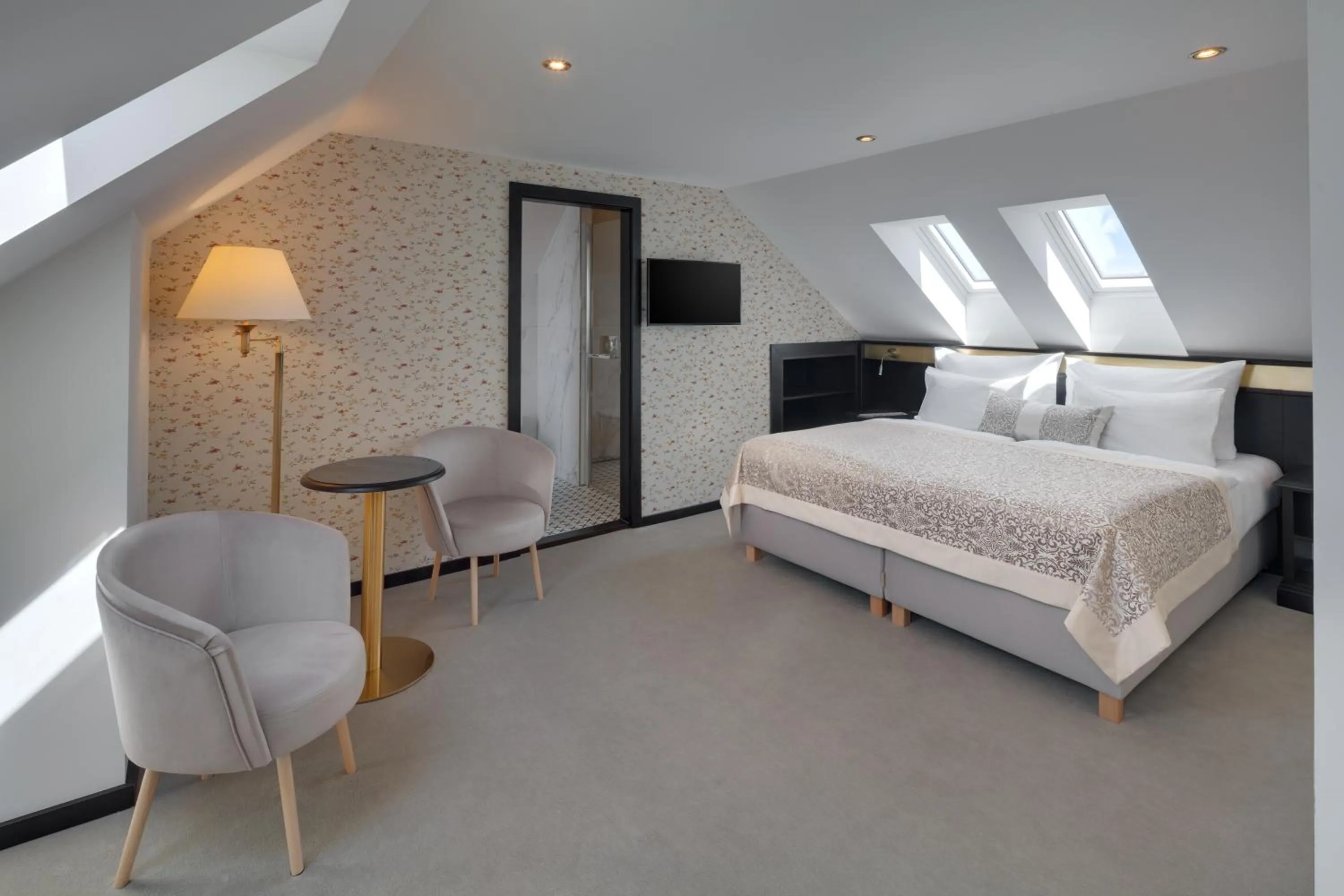 Bed in Hotel Savoy Prague