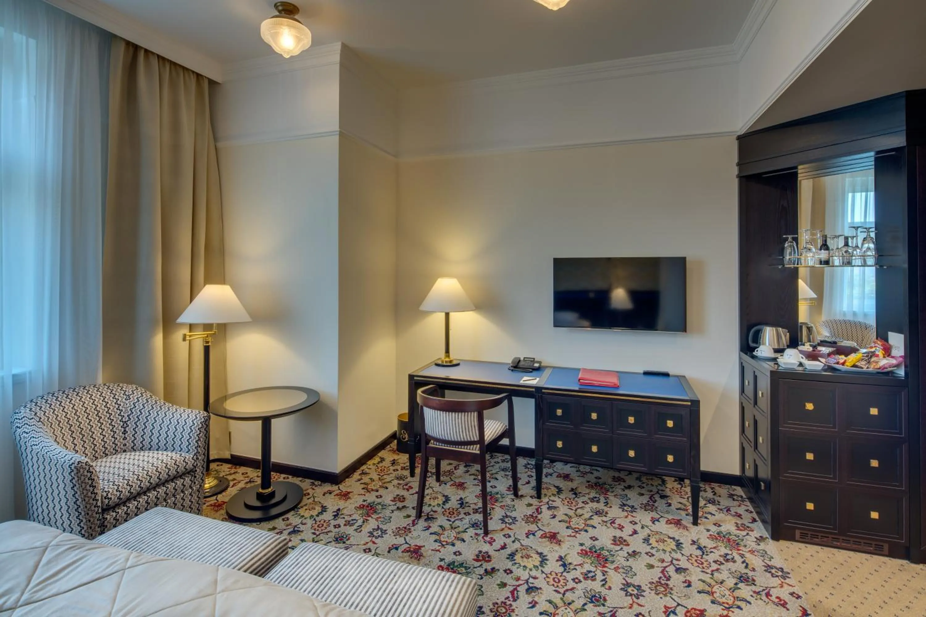 TV and multimedia, Bed in Hotel Savoy Prague