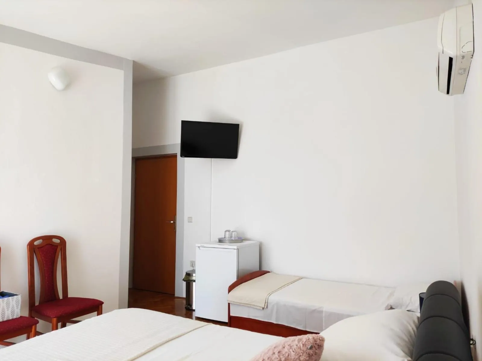 TV and multimedia, Bed in Guesthouse Varnica