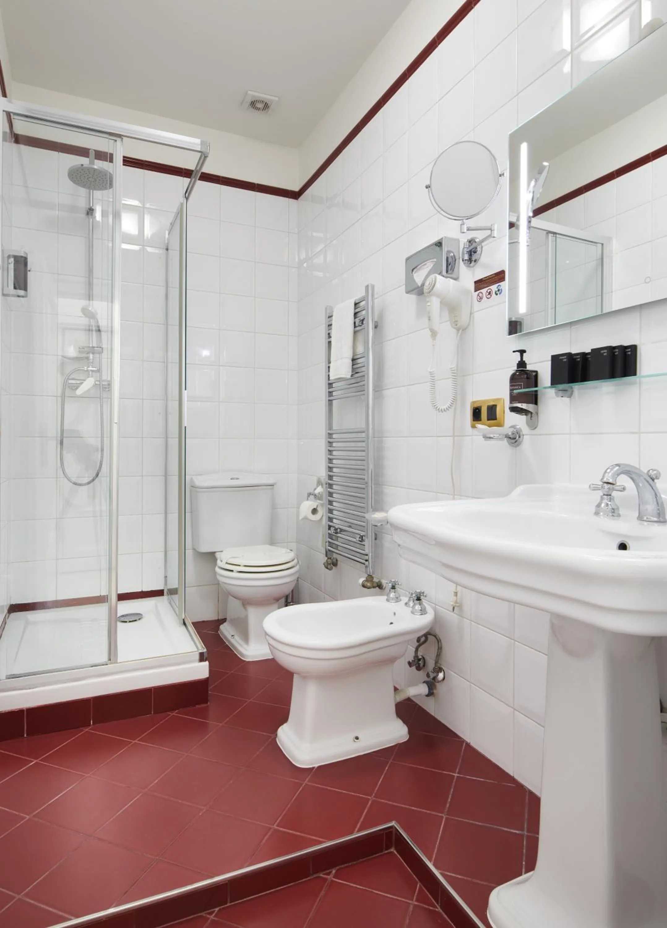 Bathroom in Hotel Bologna