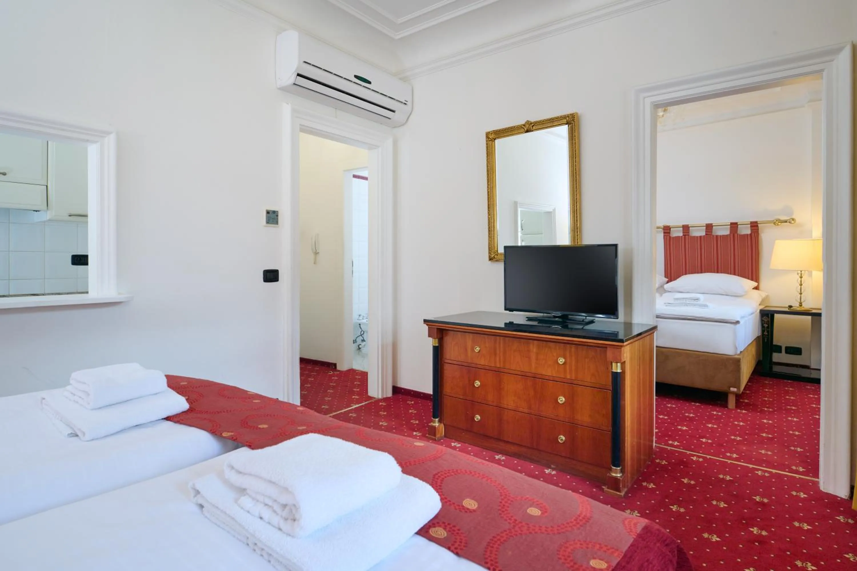 Bedroom, Bed in Hotel Bologna